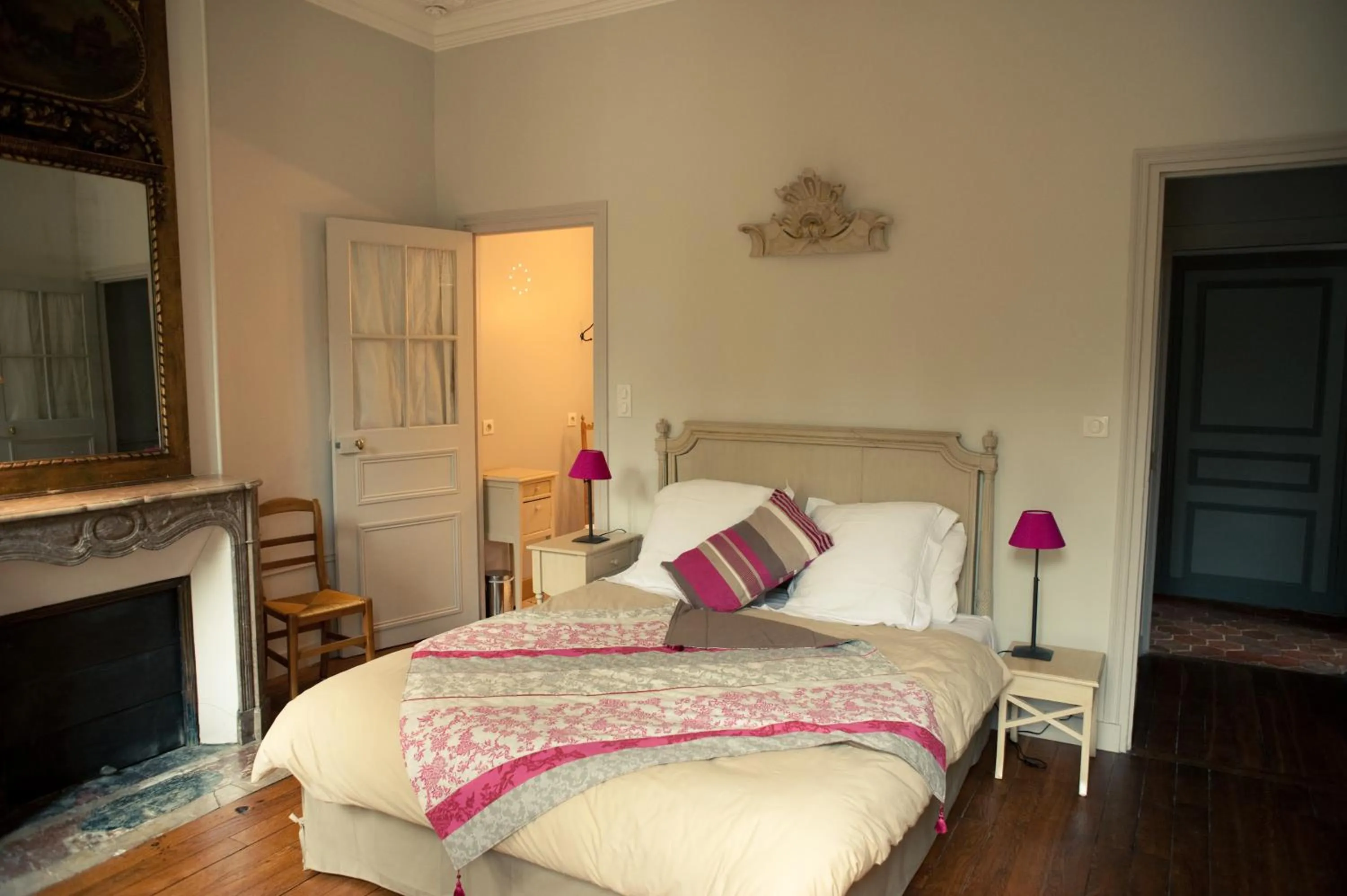 Bedroom, Bed in Le Chateau De La Vierge