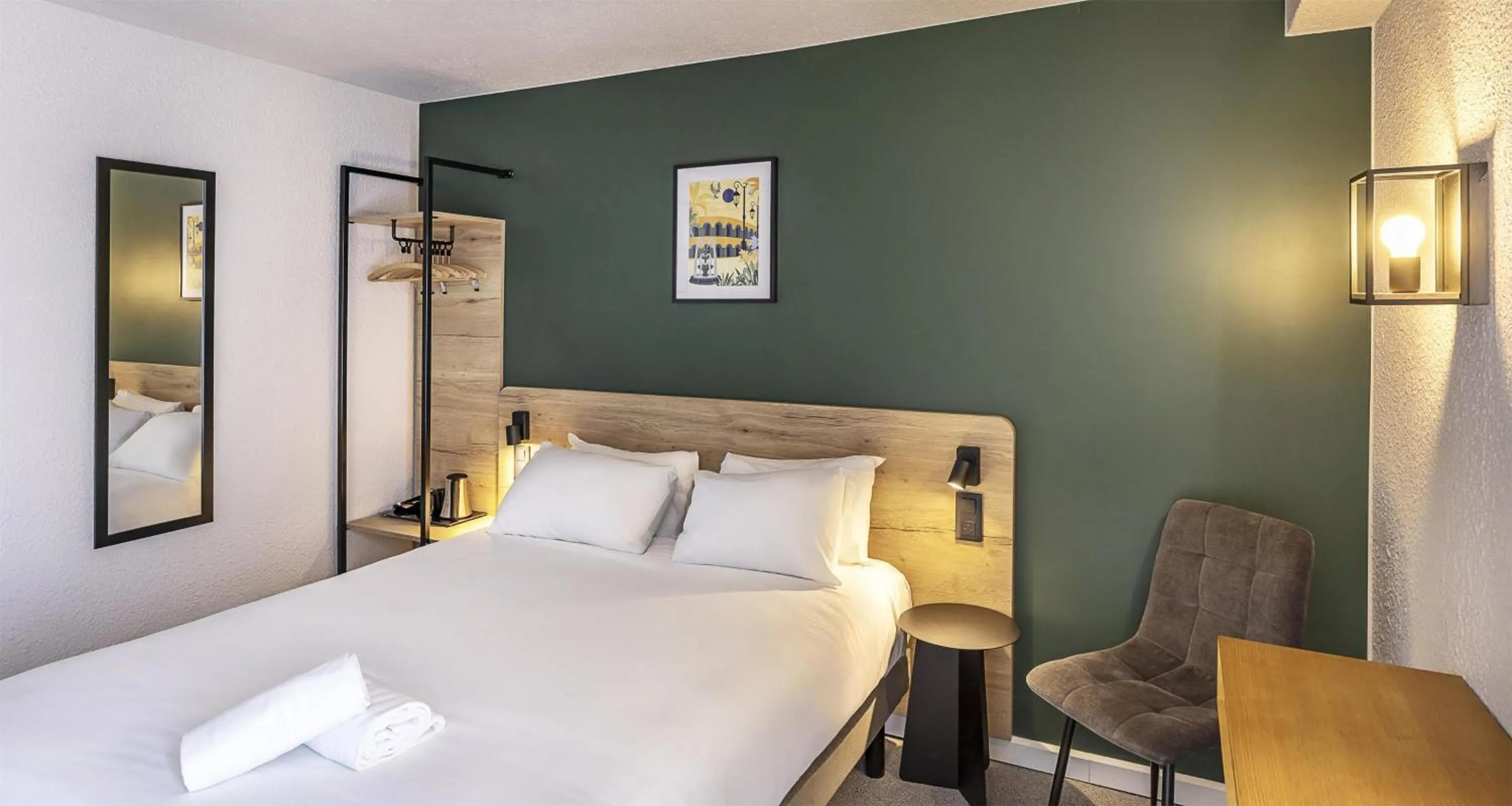 View (from property/room), Bed in Sure Hotel by Best Western Nimes Est