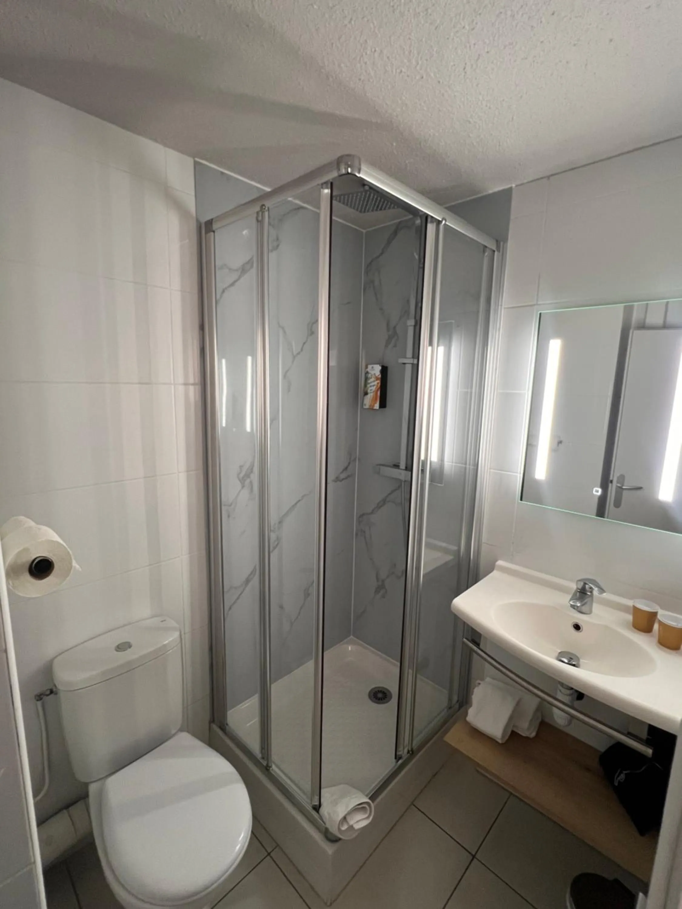 Shower in Sure Hotel by Best Western Nimes Est
