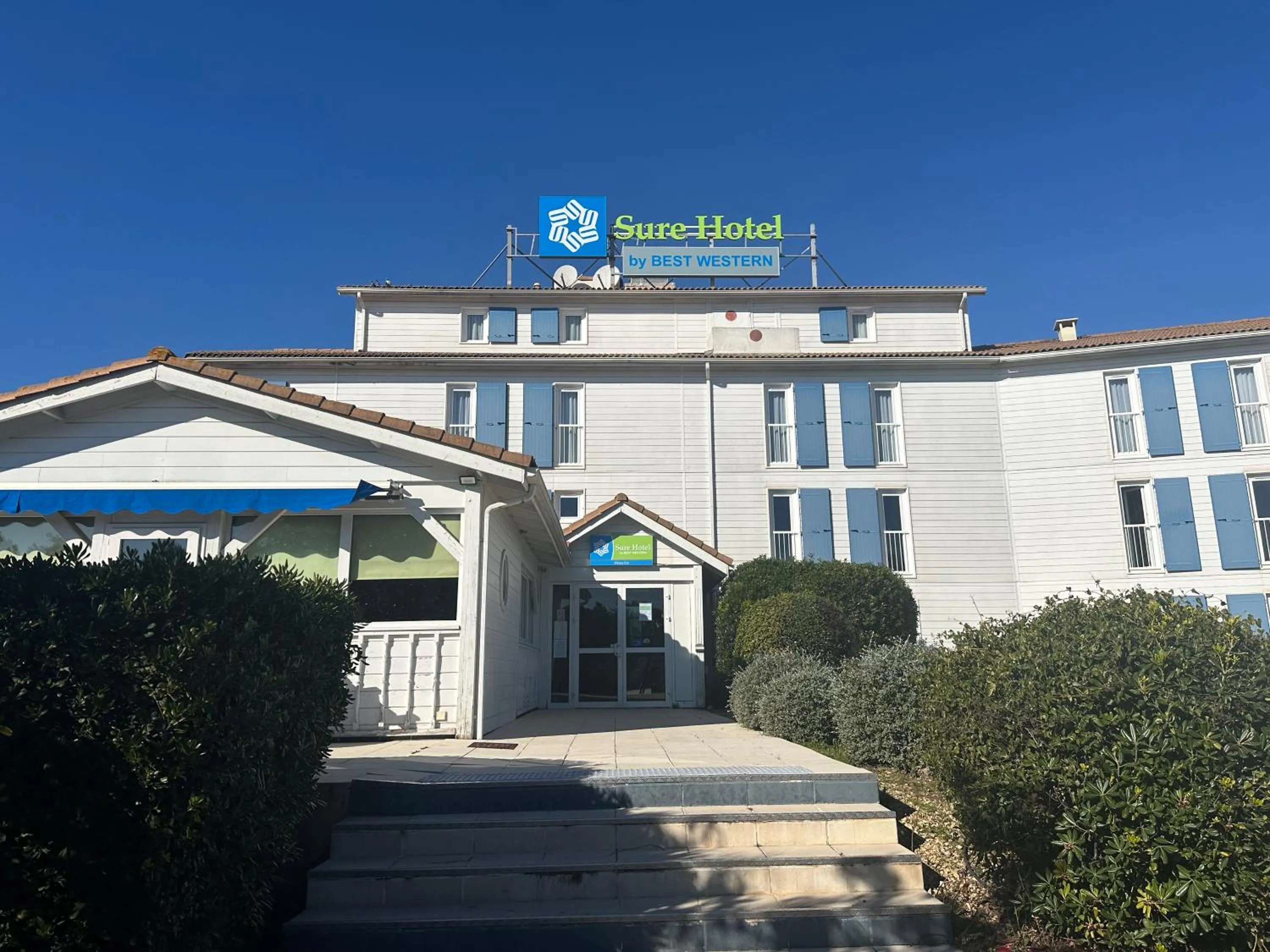 Property building in Sure Hotel by Best Western Nimes Est