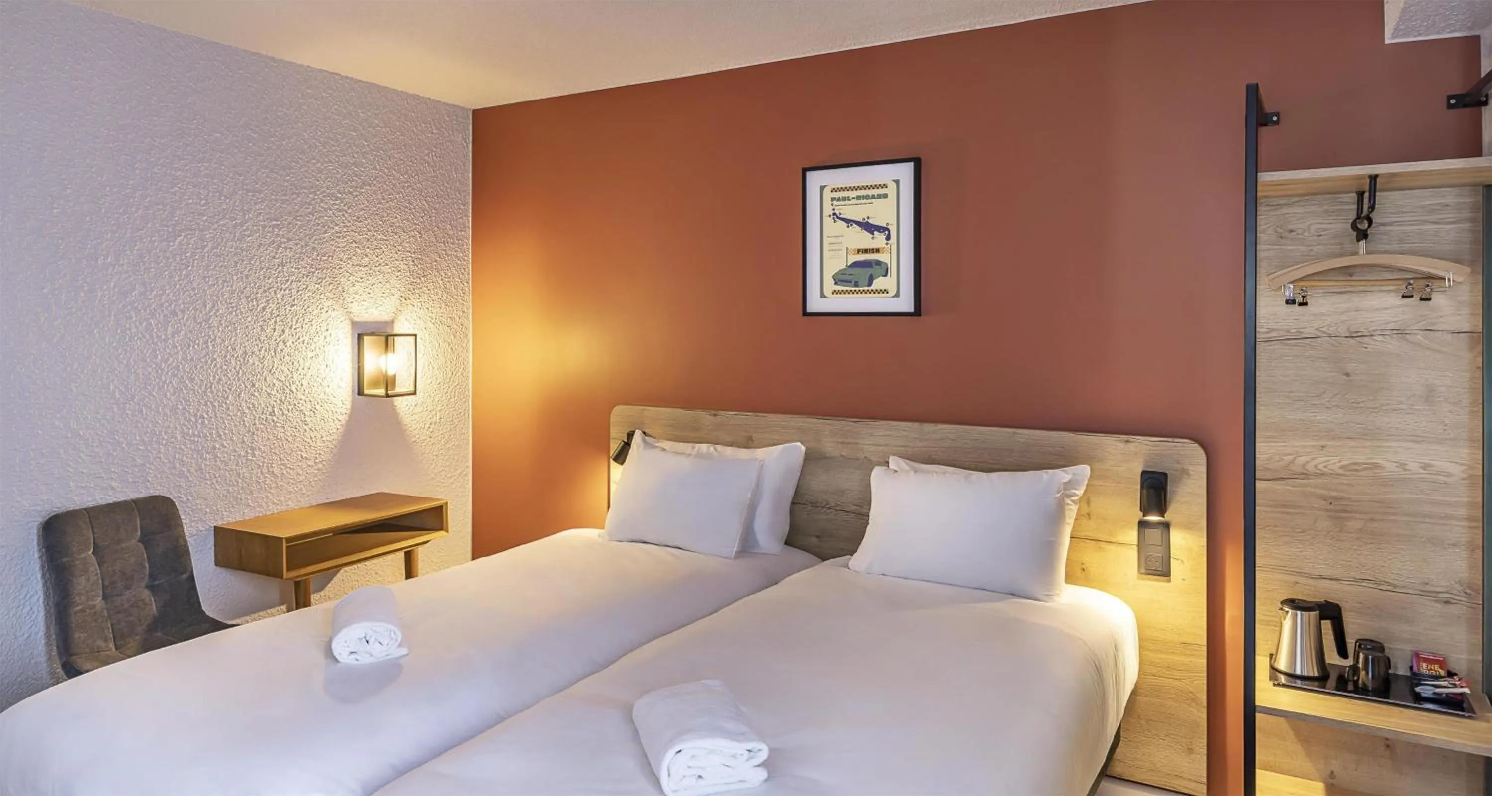 View (from property/room), Bed in Sure Hotel by Best Western Nimes Est