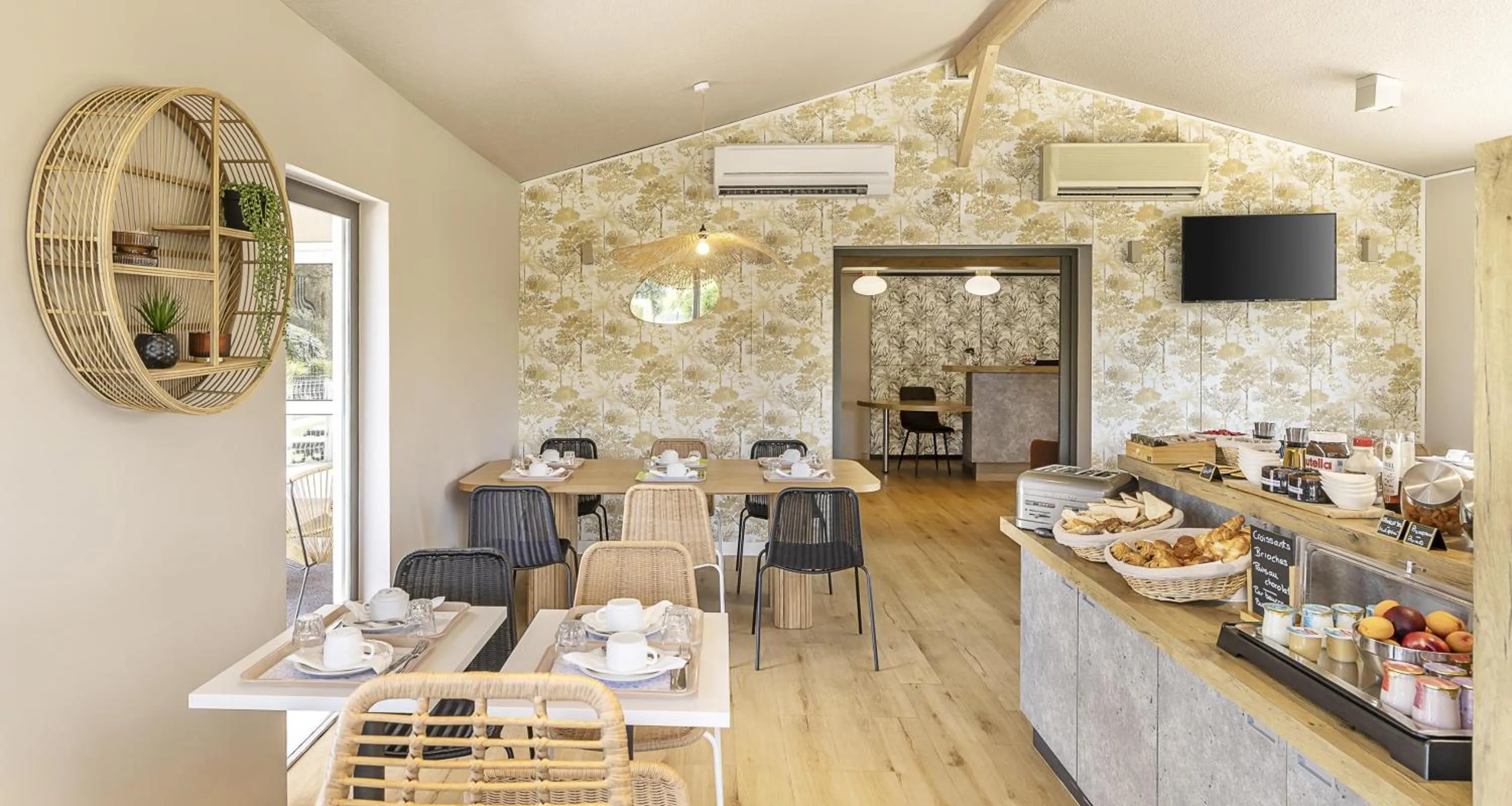 Breakfast in Sure Hotel by Best Western Nimes Est