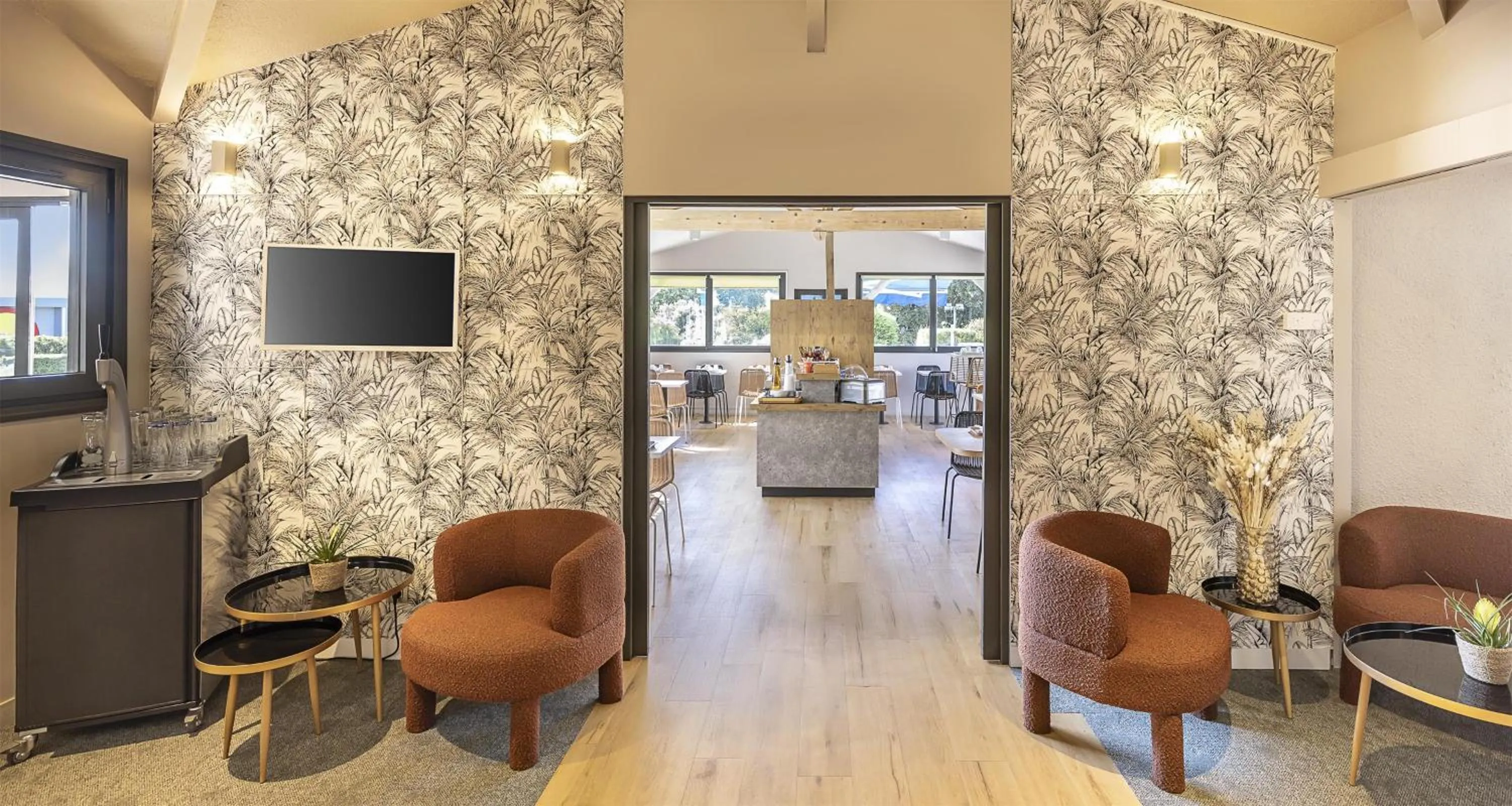 Lobby or reception in Sure Hotel by Best Western Nimes Est