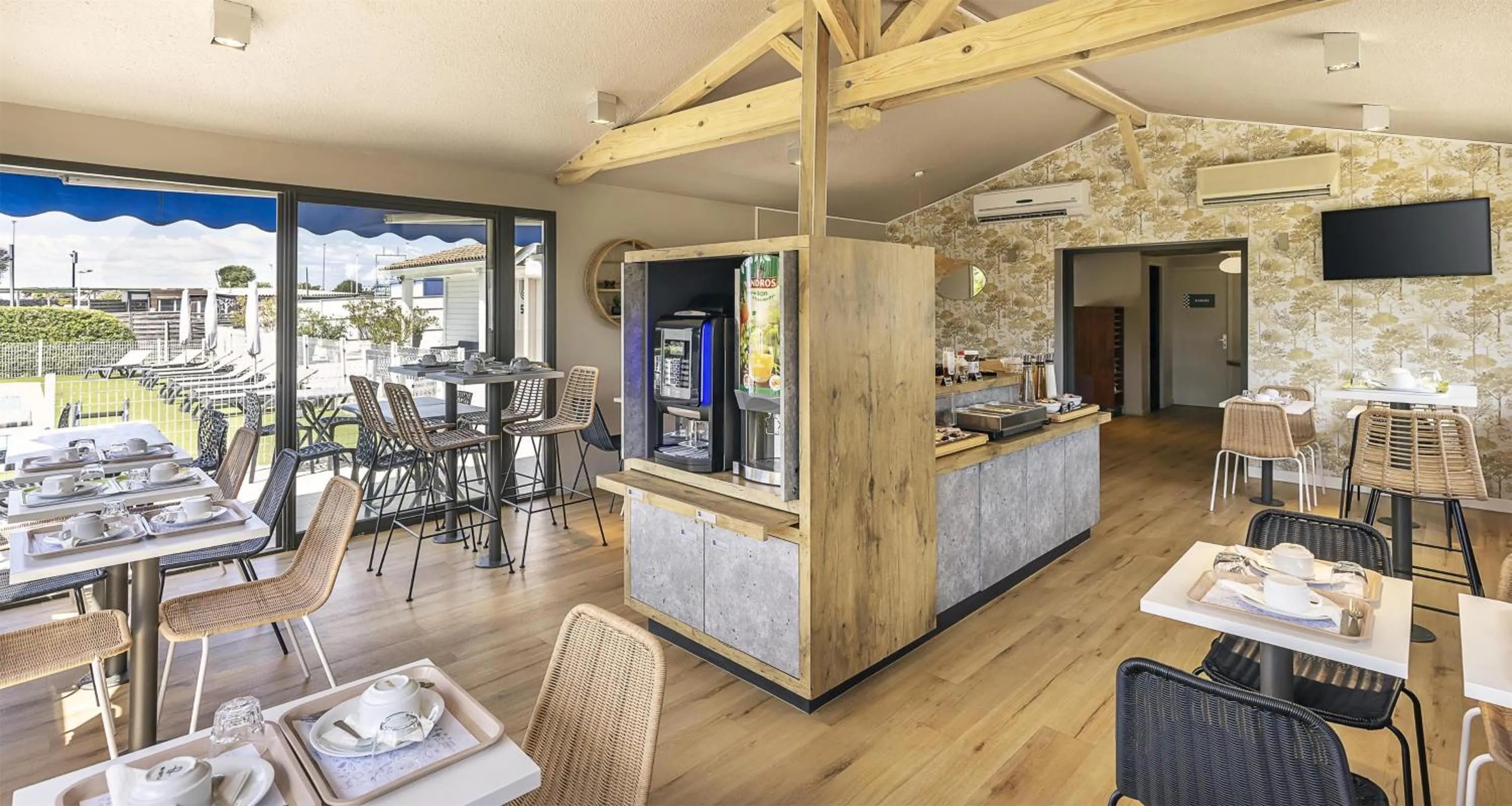 Breakfast in Sure Hotel by Best Western Nimes Est