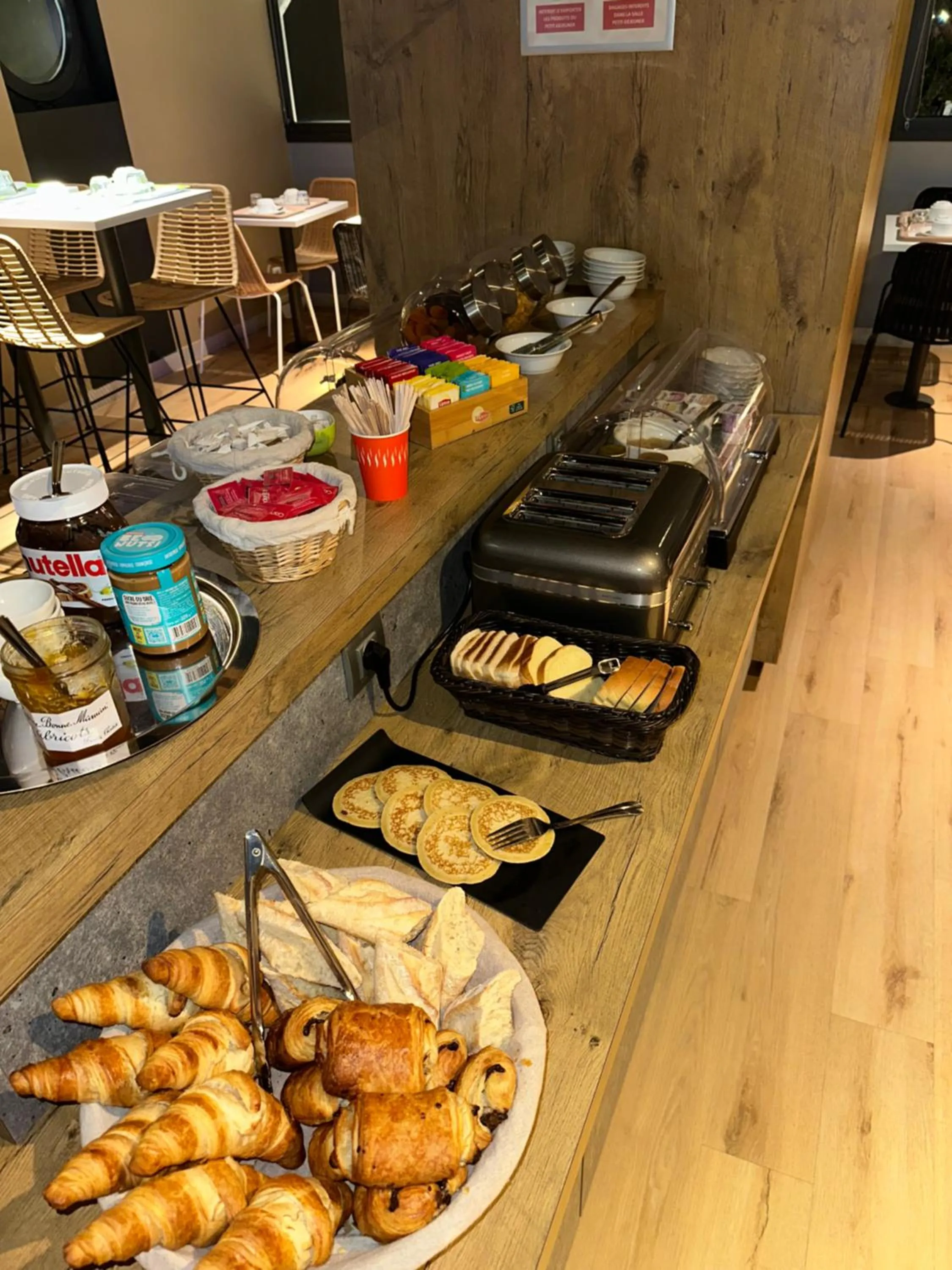 Breakfast in Sure Hotel by Best Western Nimes Est