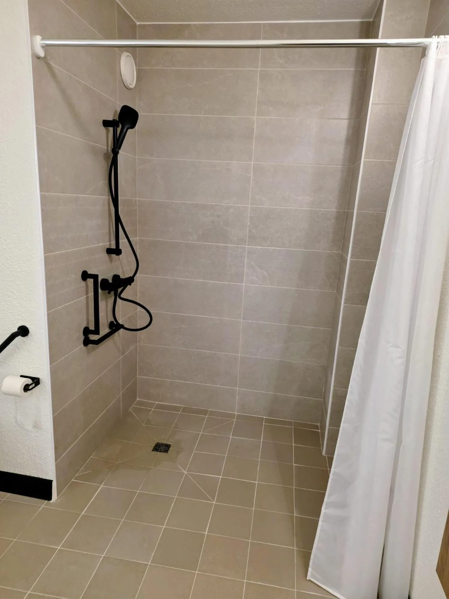 Shower in B&B HOTEL Vitry-sur-Seine