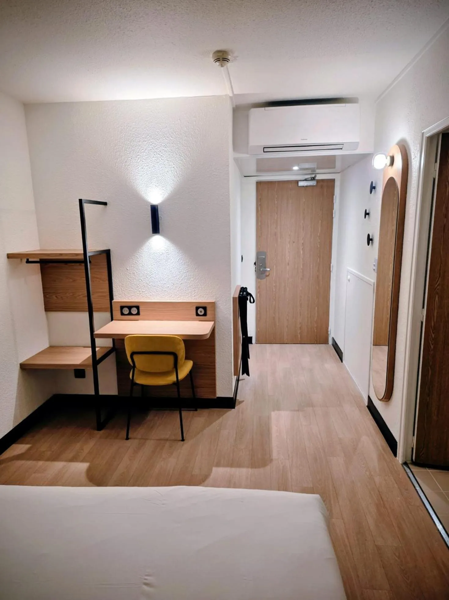 Photo of the whole room, Bed in B&B HOTEL Vitry-sur-Seine