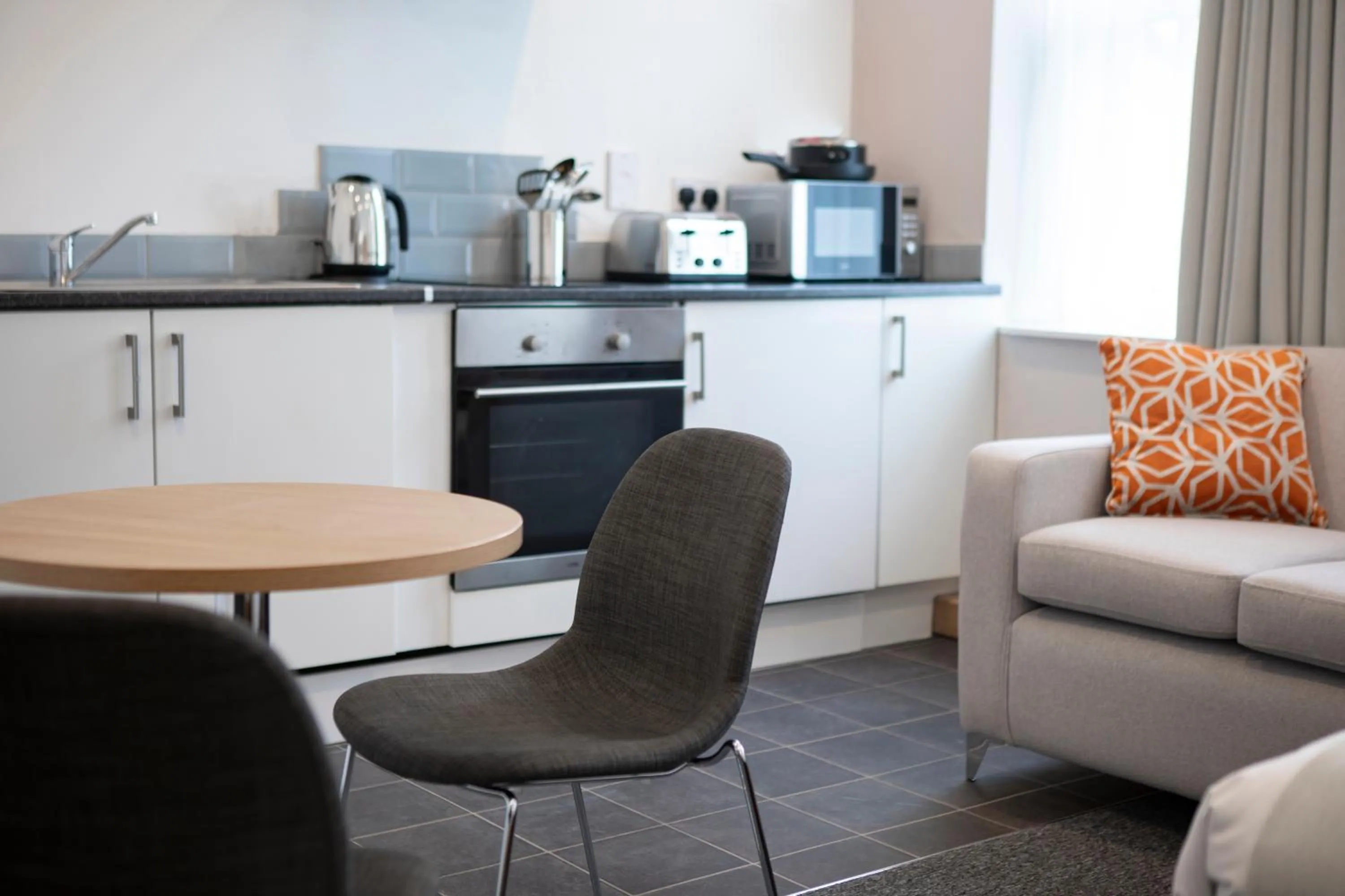 Kitchen or kitchenette in Wellington Apartments