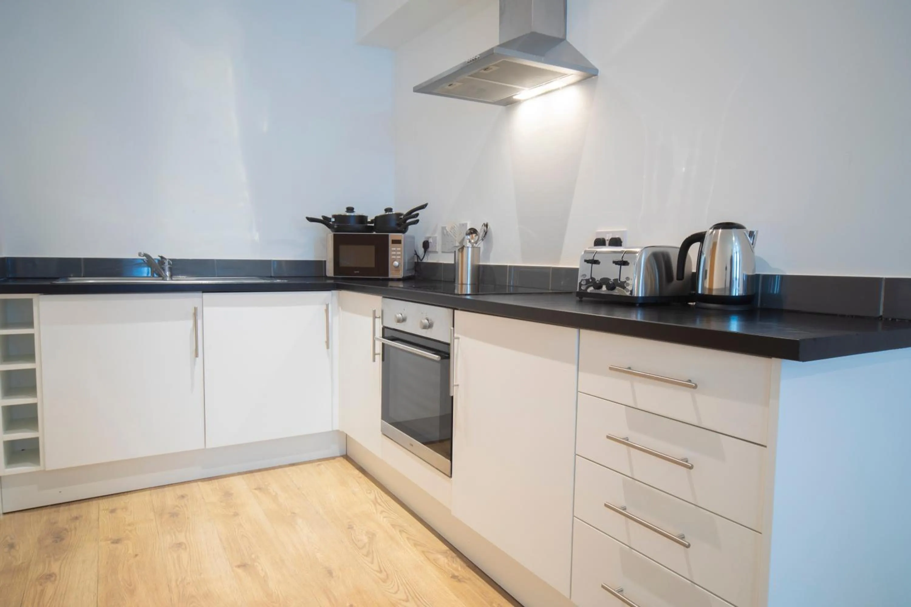 Kitchen or kitchenette in Wellington Apartments