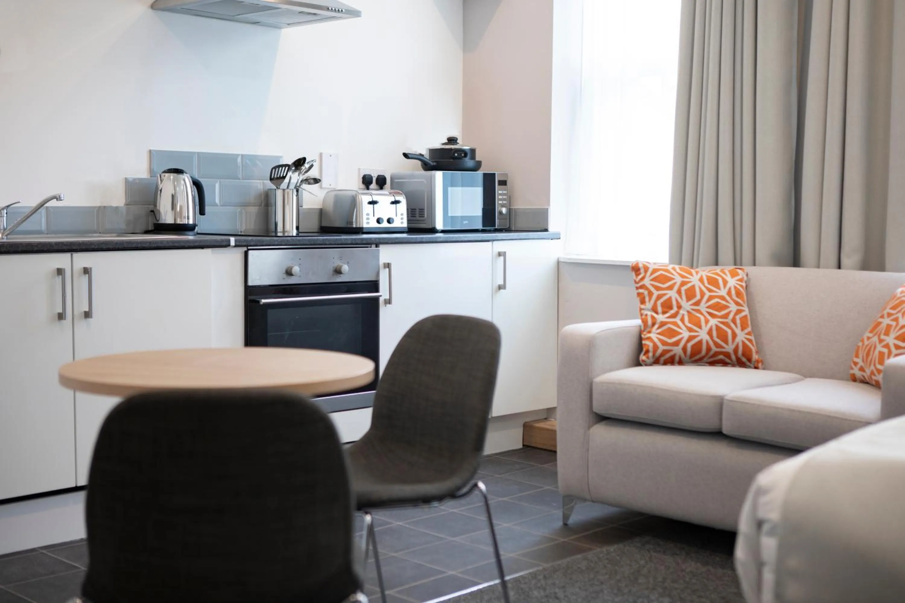 Kitchen or kitchenette in Wellington Apartments