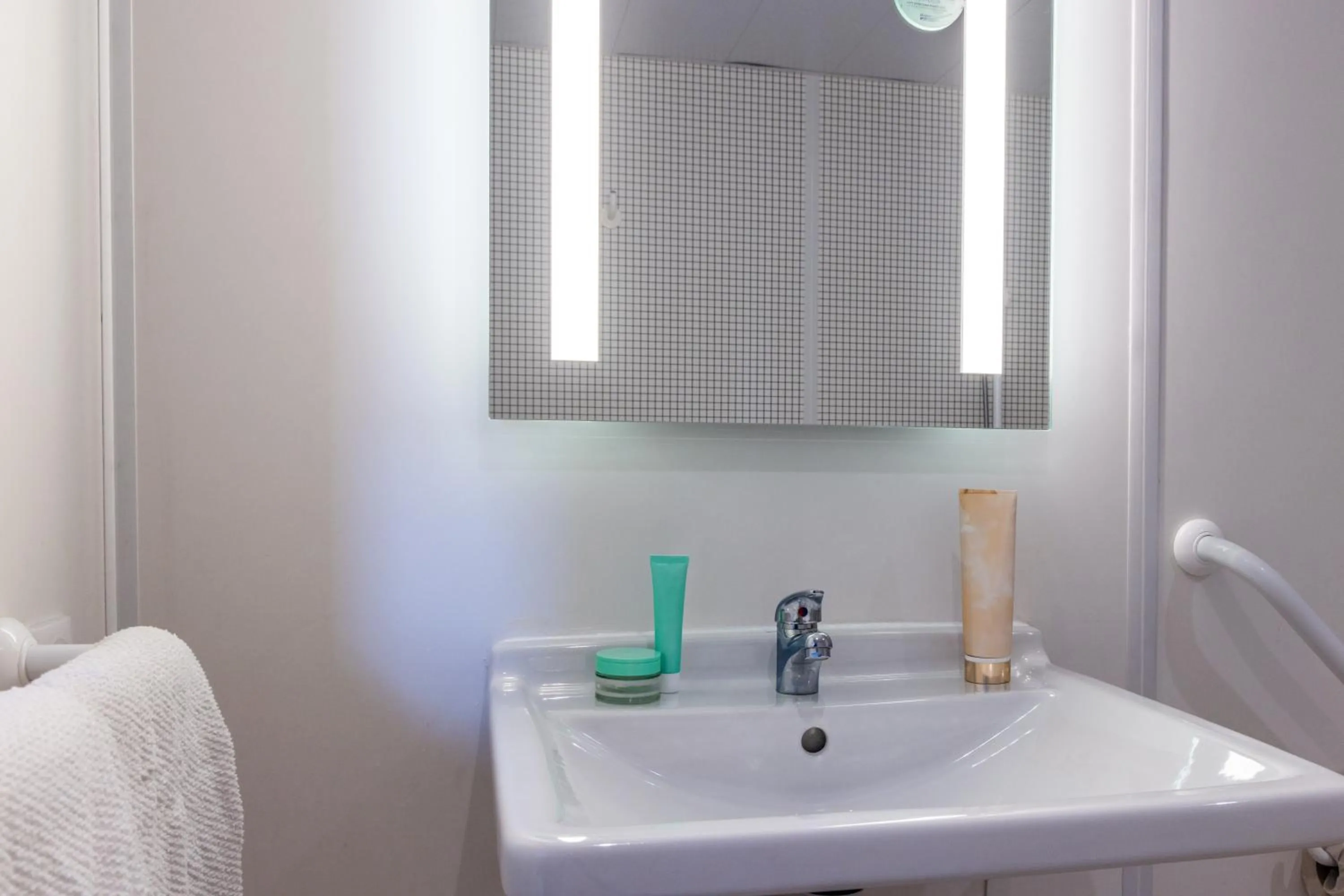 Bathroom in Hotel ibis budget Chatillon Paris Ouest