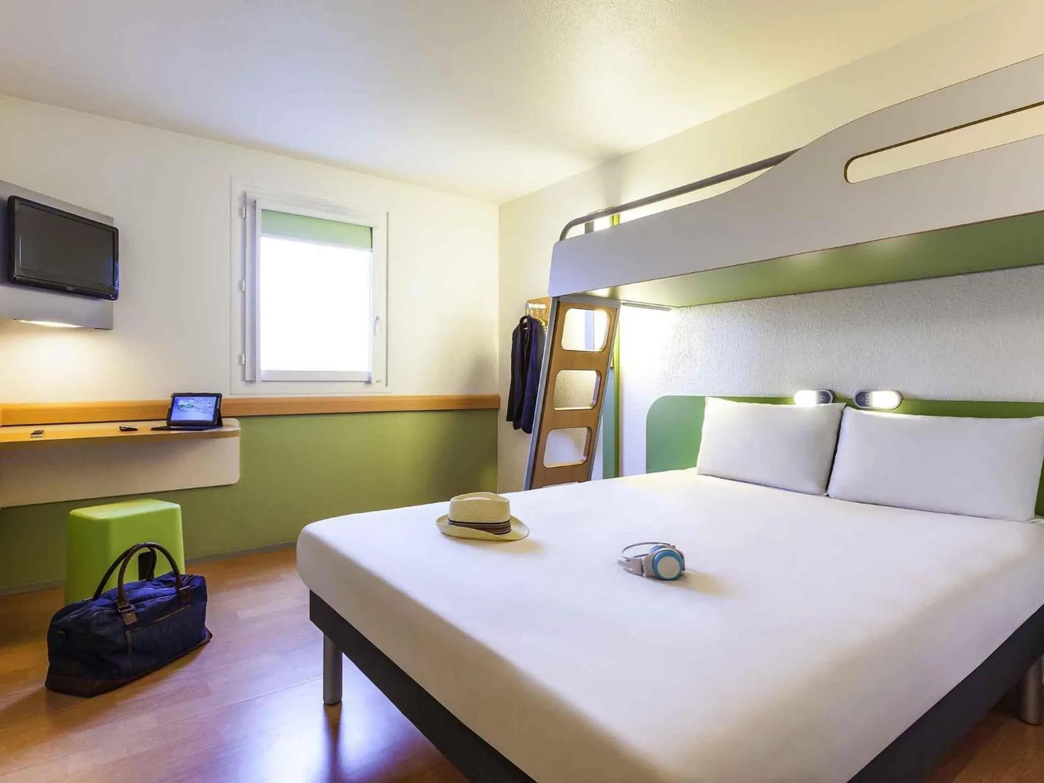 Bedroom, Bed in ibis budget Marne la Vallée Pontault Combault