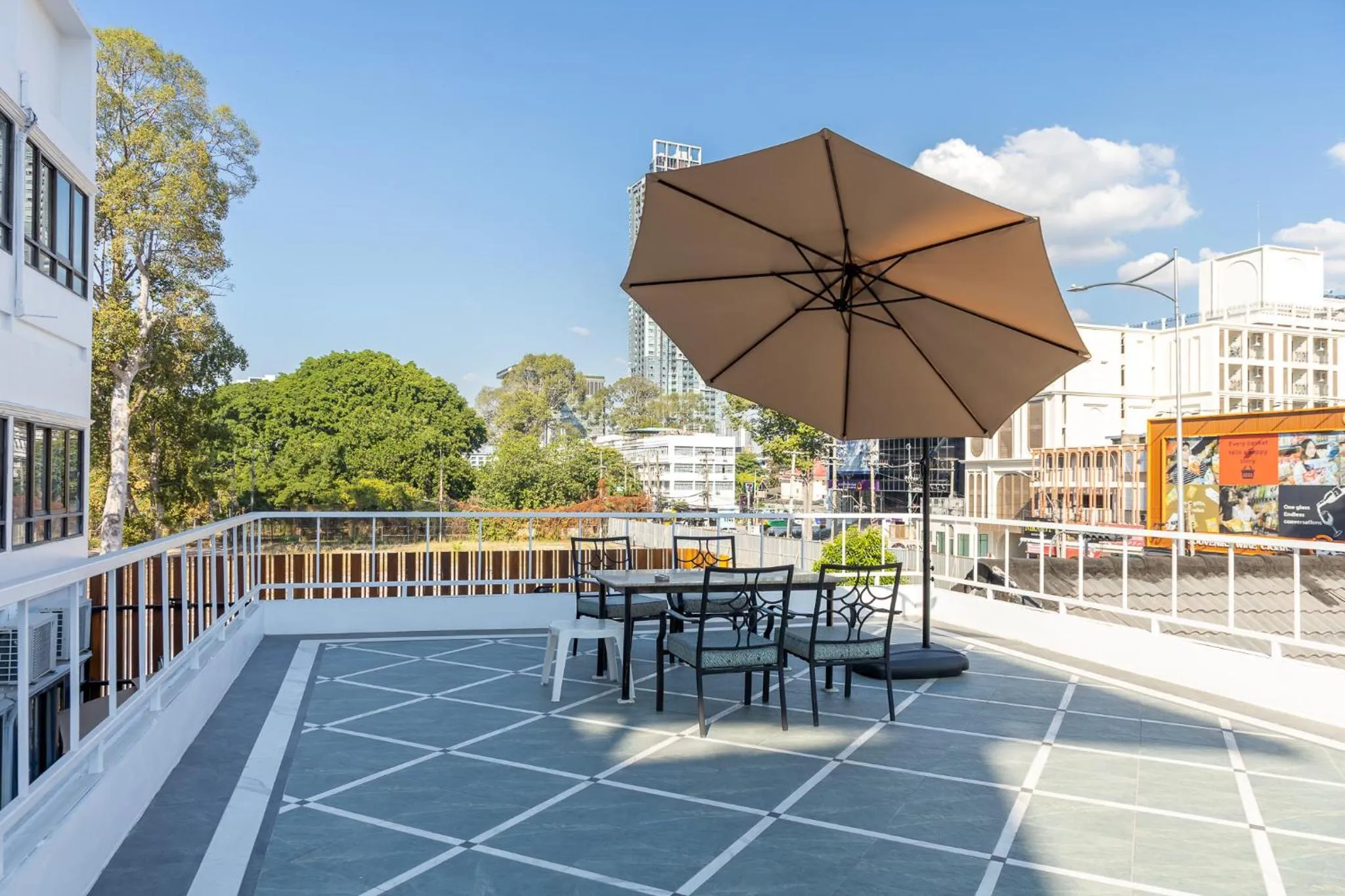 Garden in Hotel Pattaya Beach