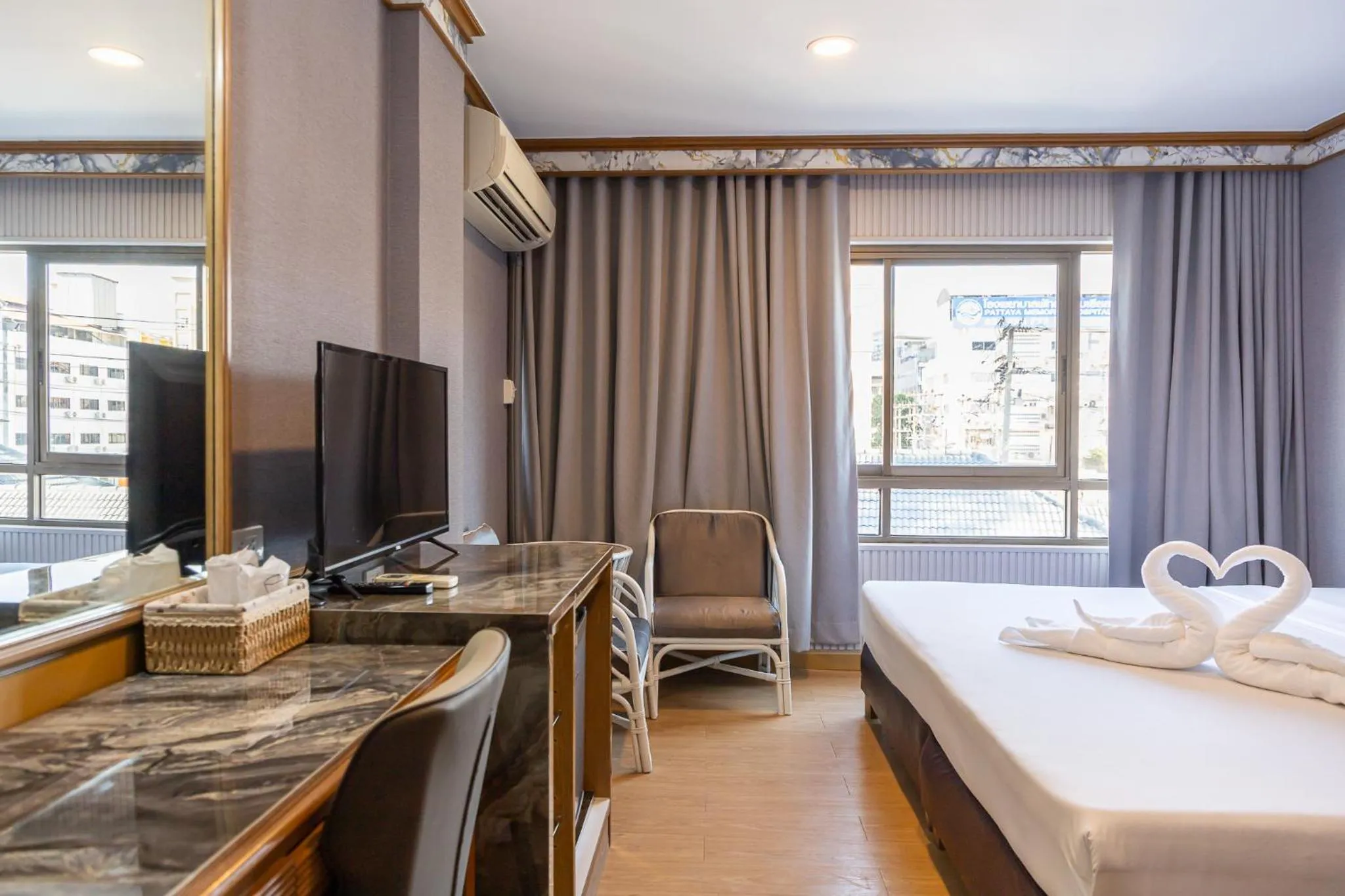 Bed in Hotel Pattaya Beach