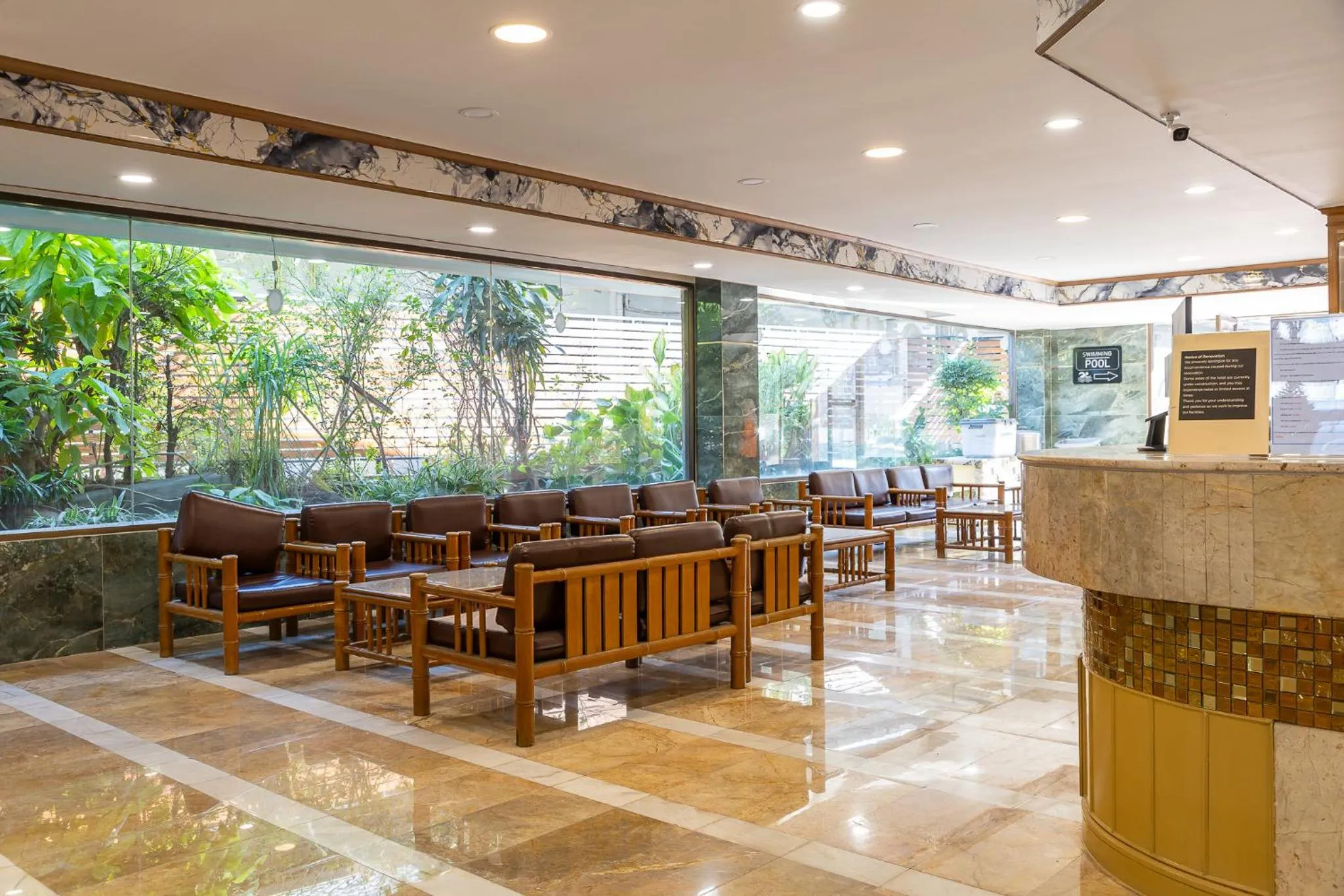 Communal lounge/ TV room in Hotel Pattaya Beach