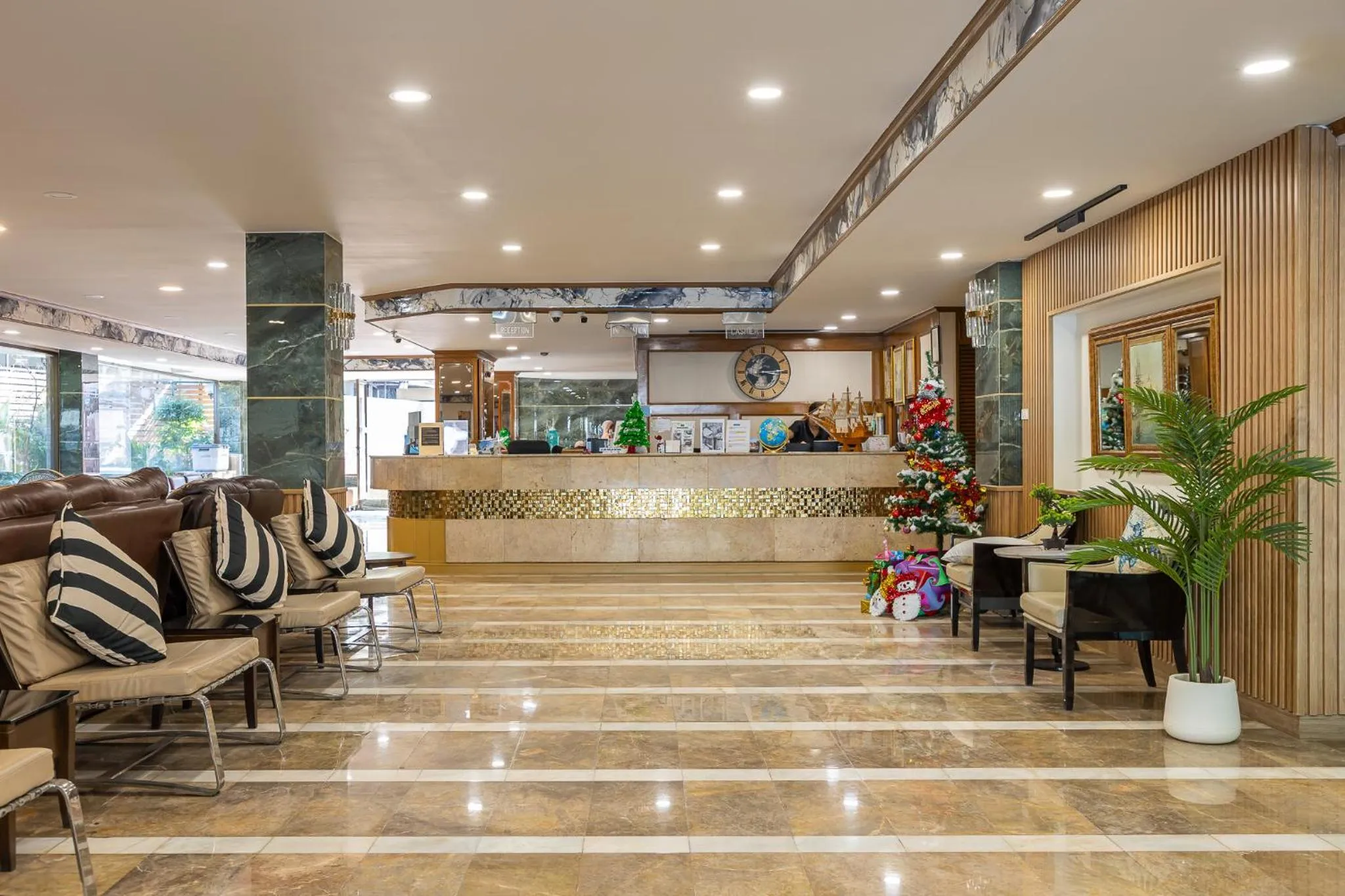 Communal lounge/ TV room in Hotel Pattaya Beach