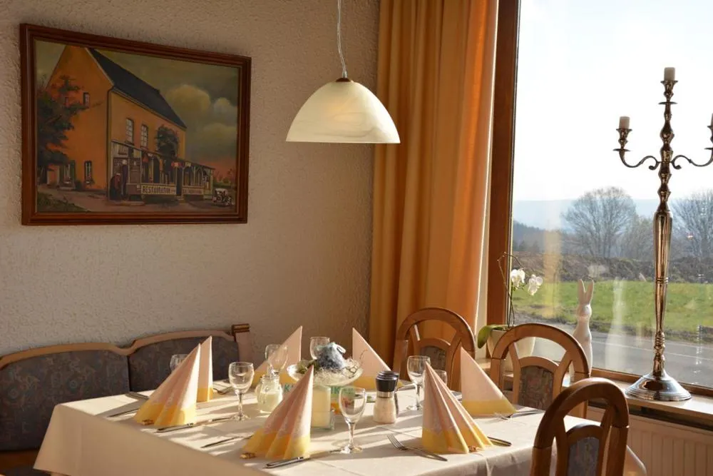 Restaurant/places to eat in Hotel Kalenborner Höhe