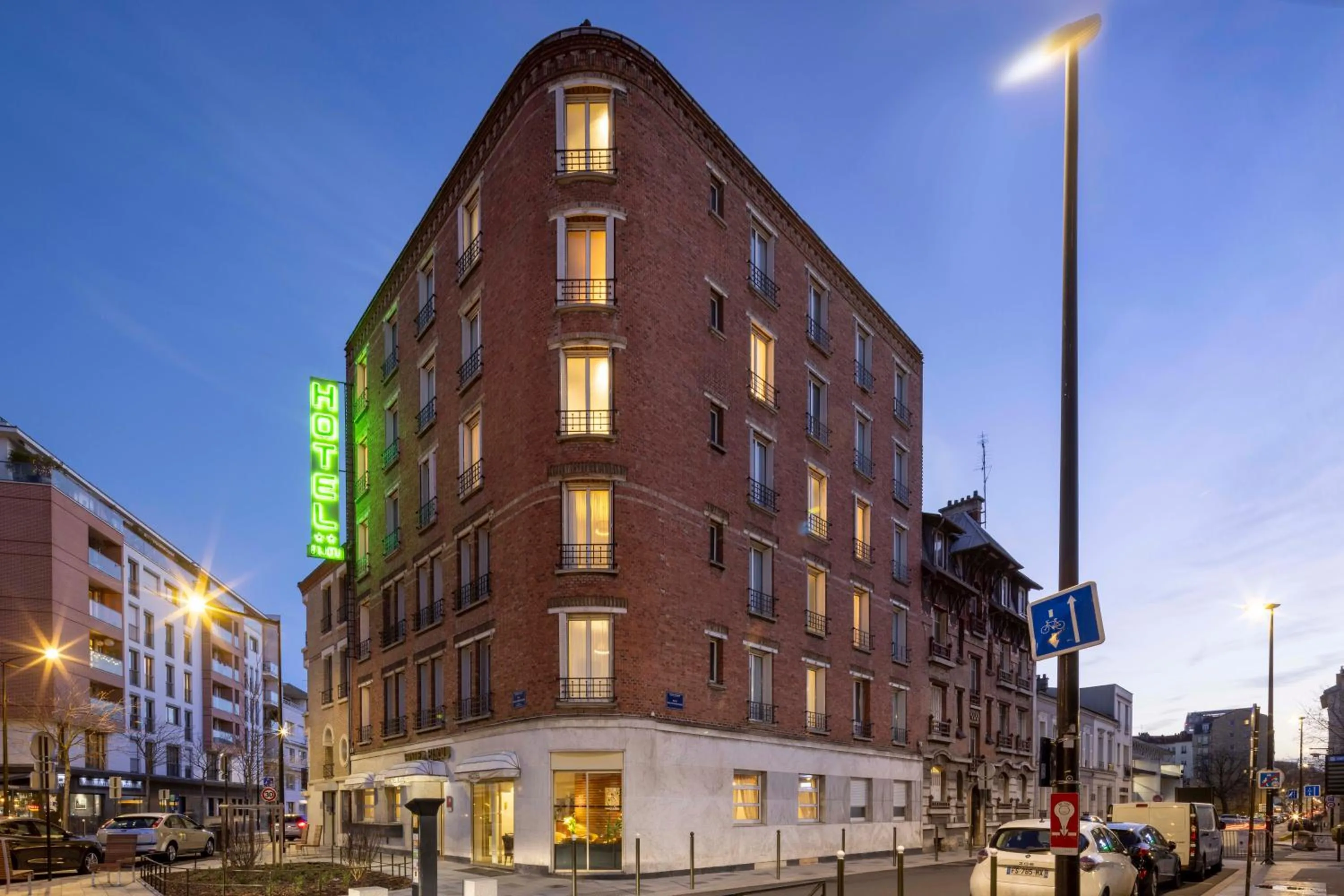 Property building in Bijou Hôtel Paris Boulogne