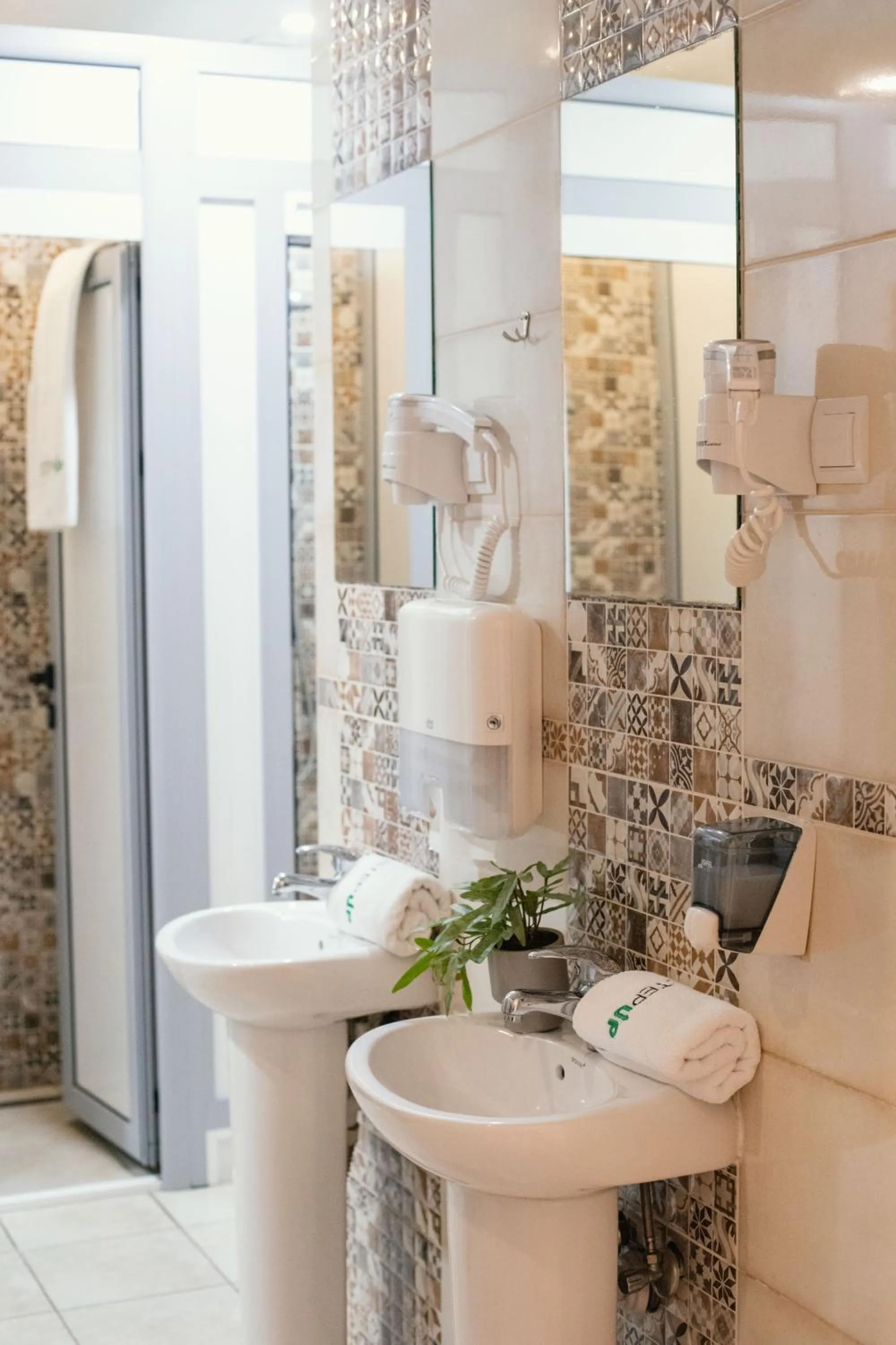 Shower in Step to Kotor bay Guesthouse