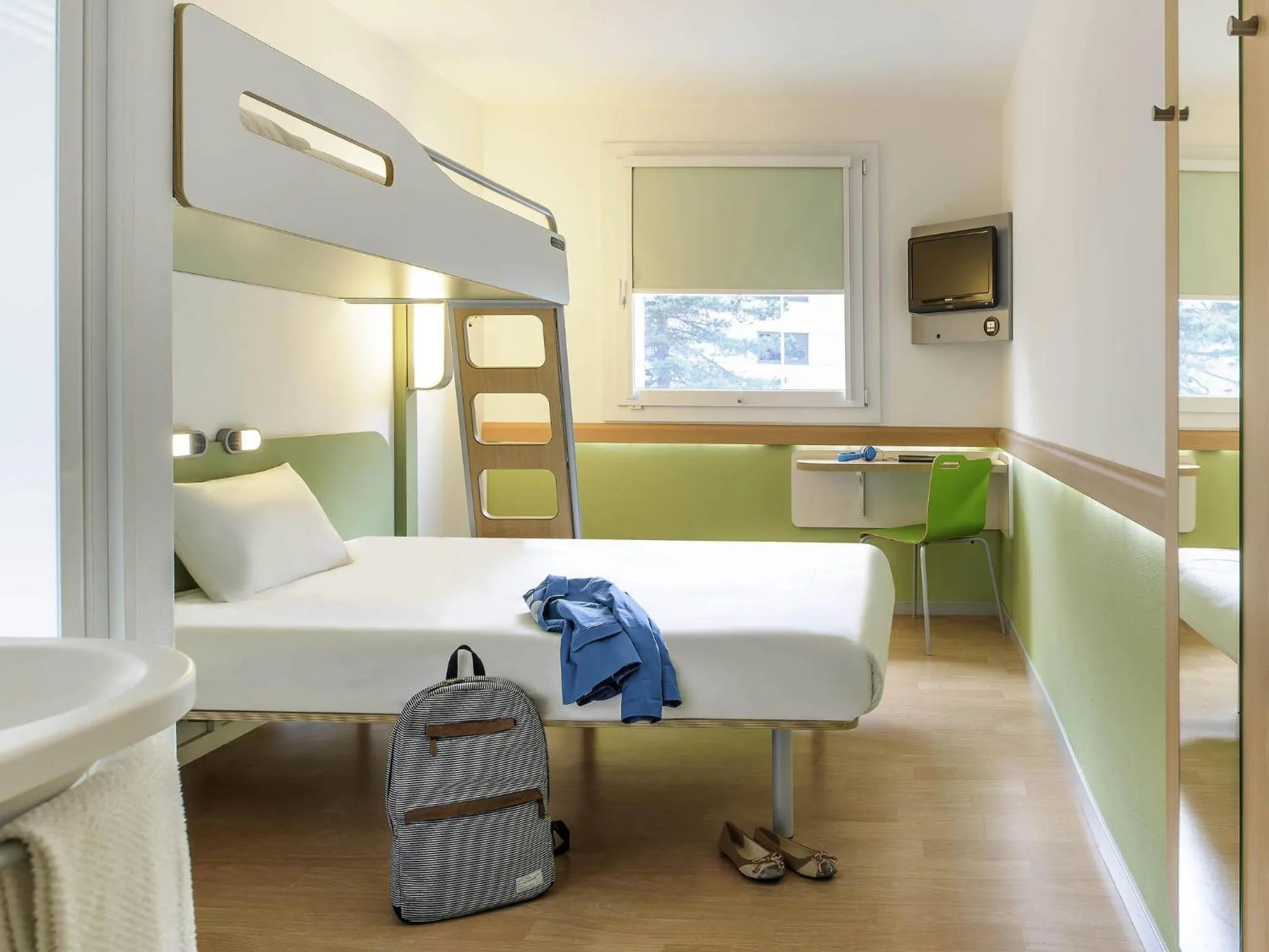 Bedroom, Bed in ibis budget Marne la Vallée Bry sur Marne