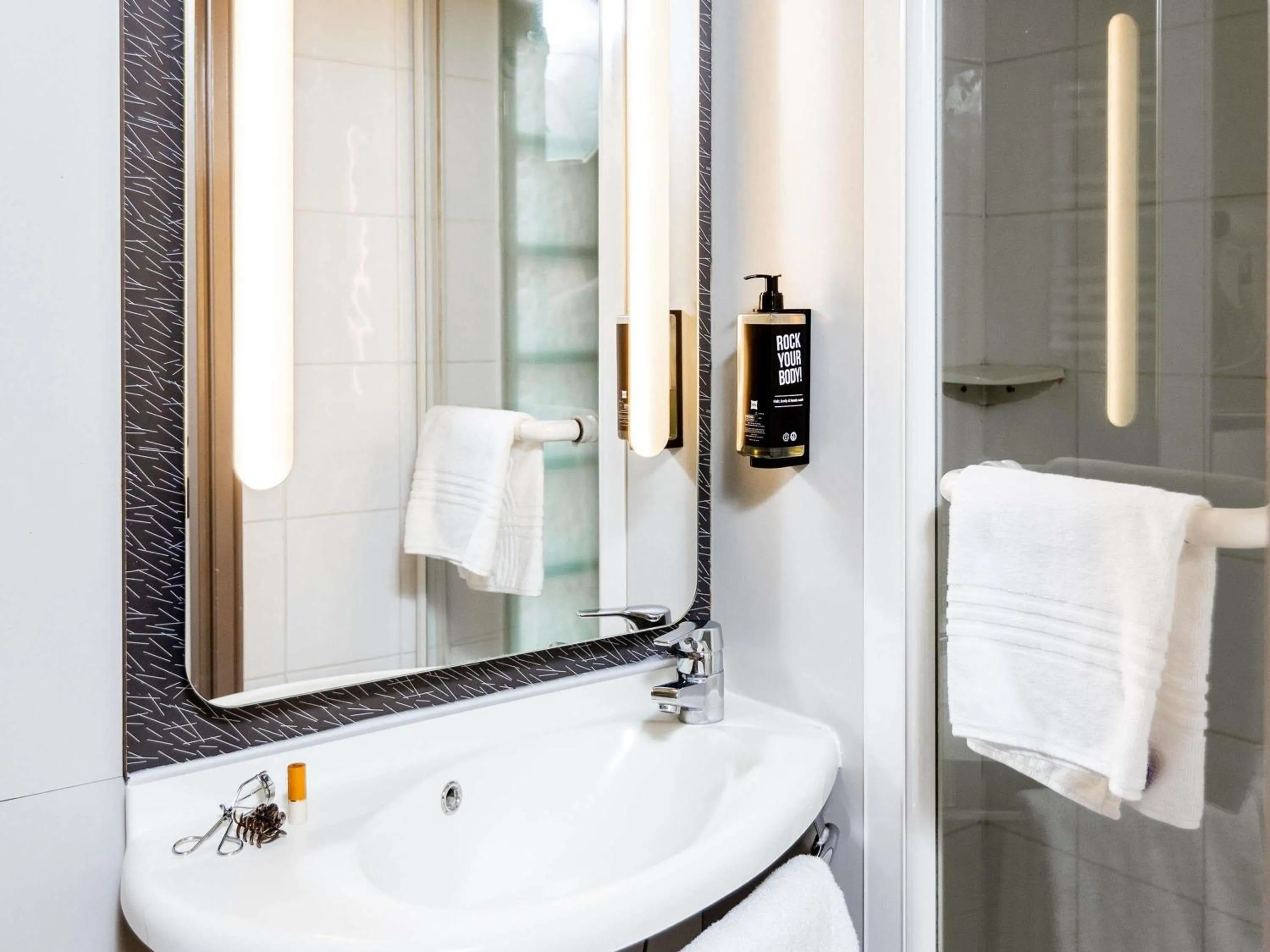 Bedroom in Ibis Paris Gare Montparnasse 15ème