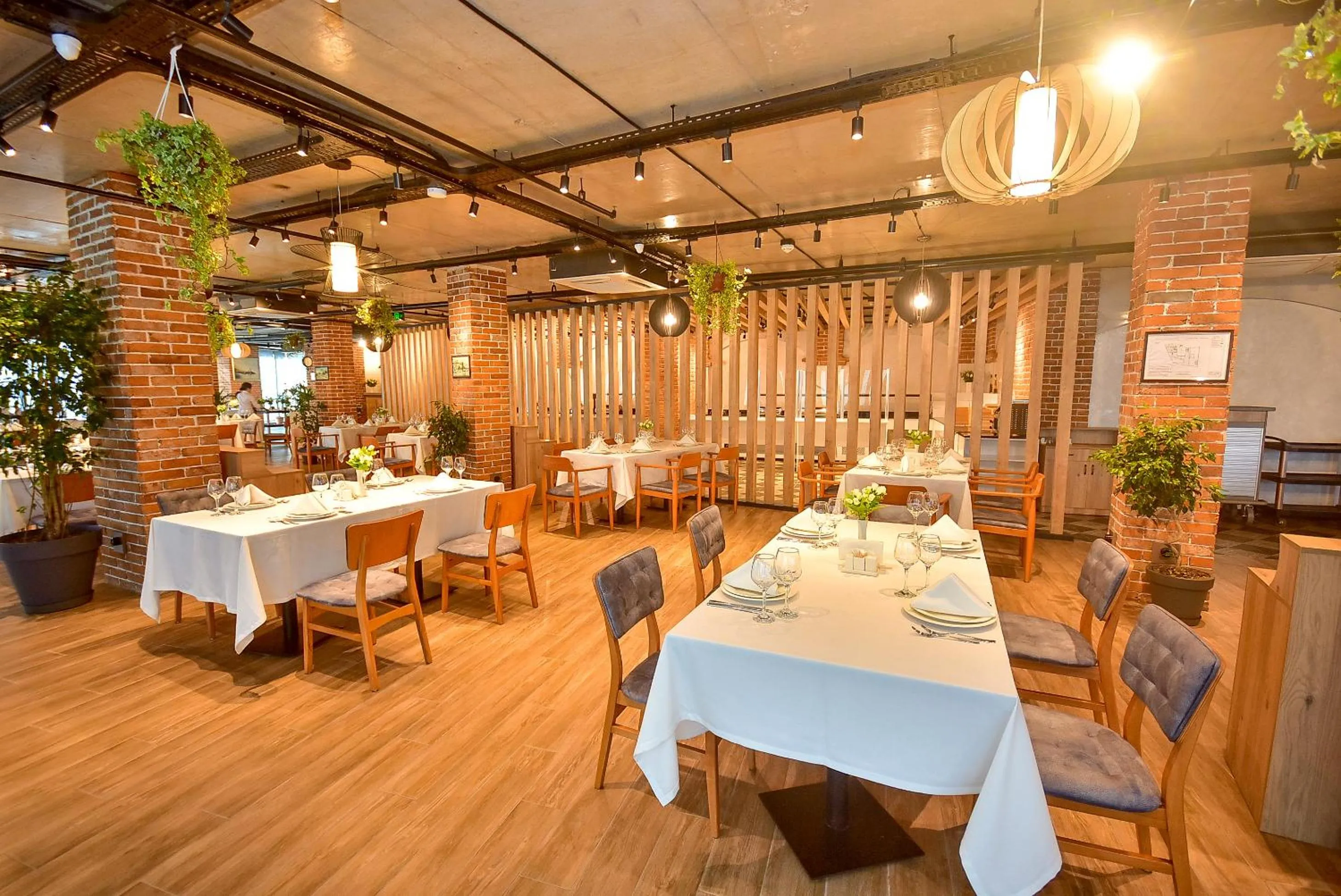 Restaurant/places to eat in New Wave Hotel