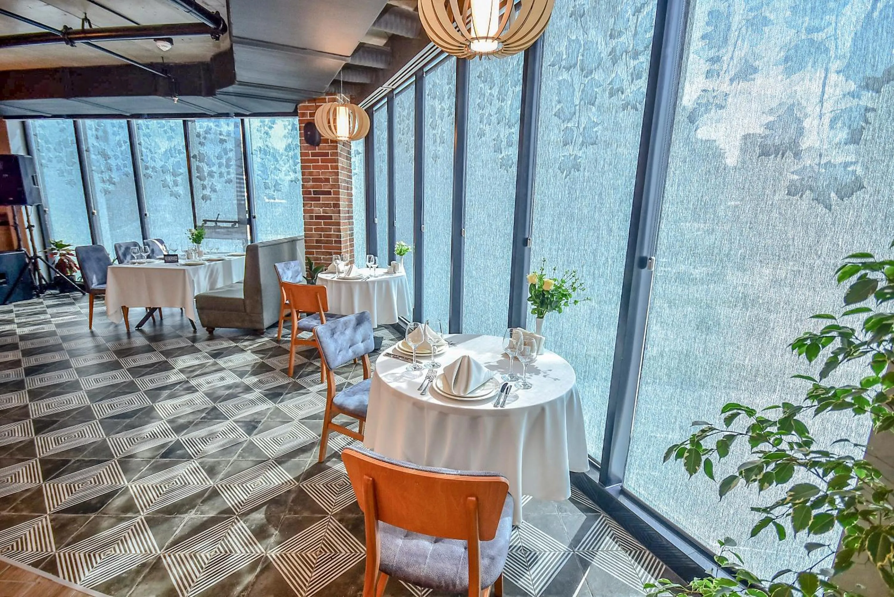 Restaurant/places to eat in New Wave Hotel