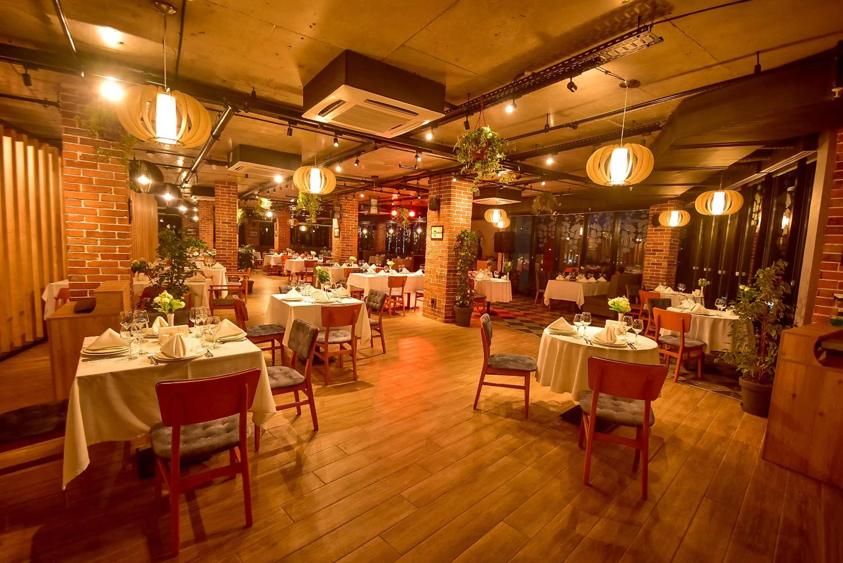 Restaurant/places to eat in New Wave Hotel