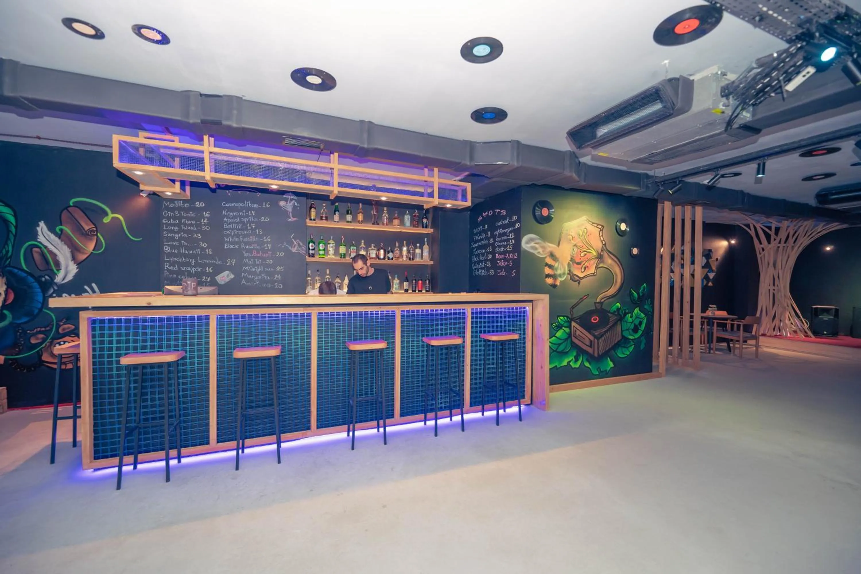 Lounge or bar in New Wave Hotel