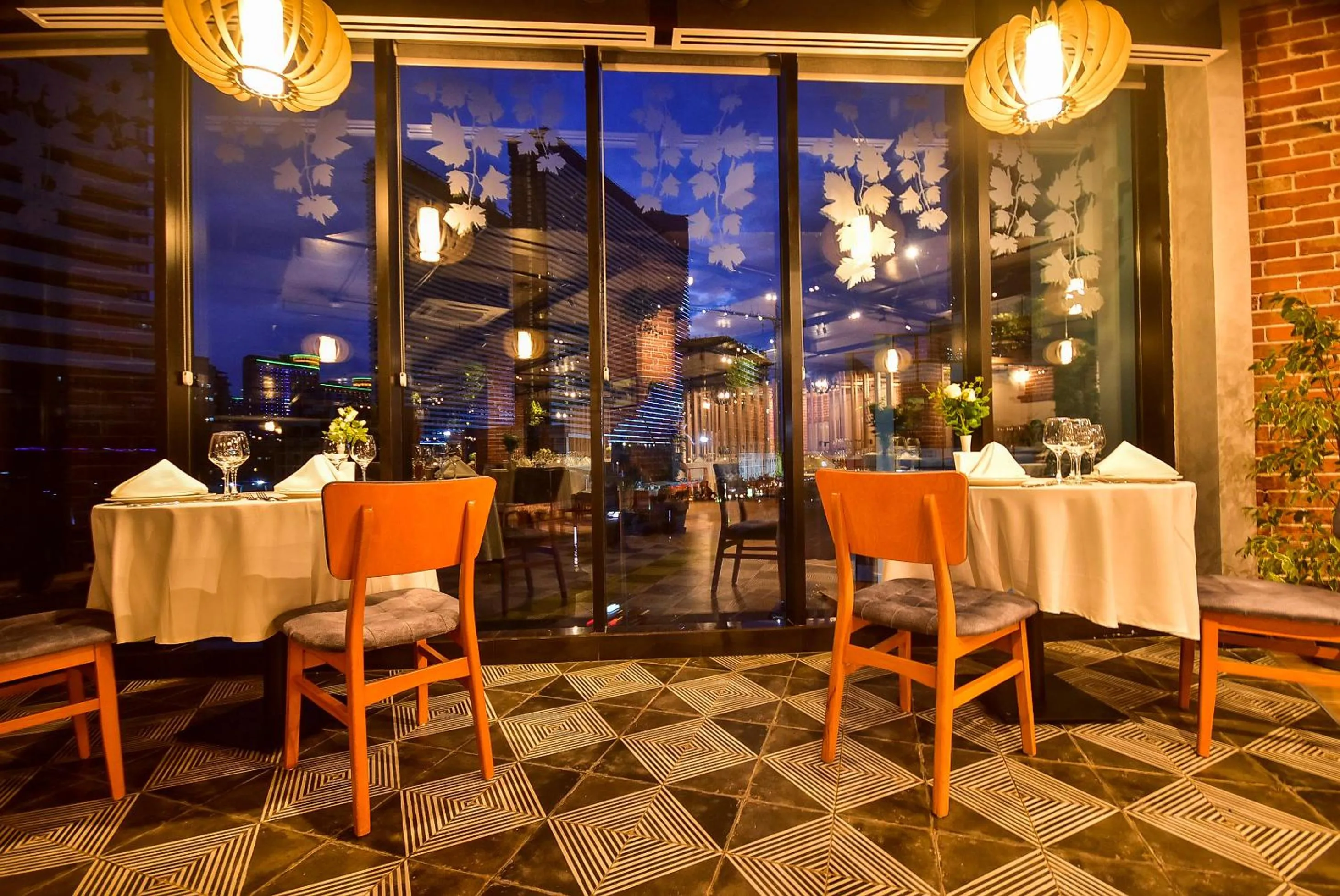 Restaurant/places to eat in New Wave Hotel