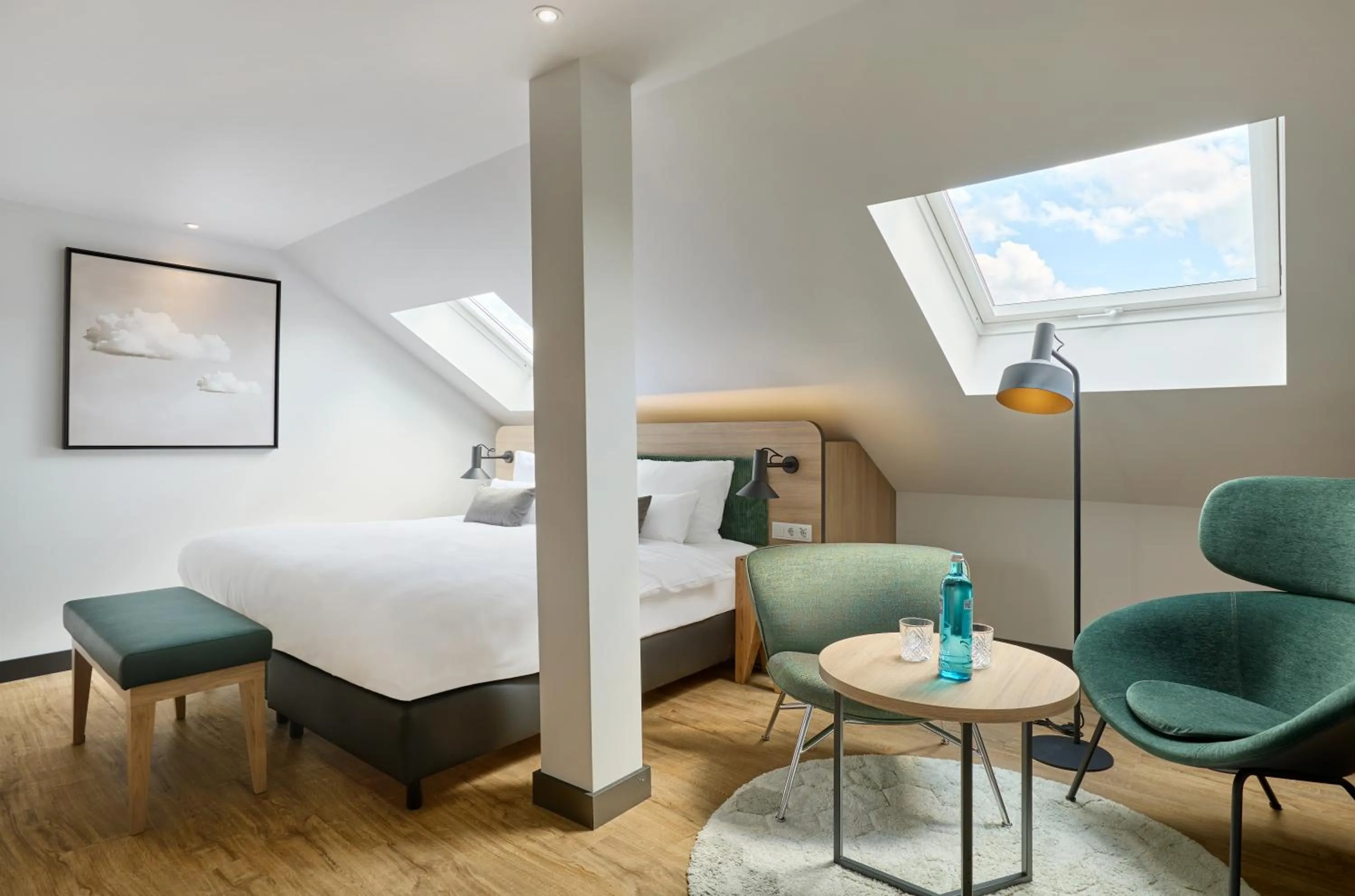 Seating area, Bed in June Six Hotel Hannover City