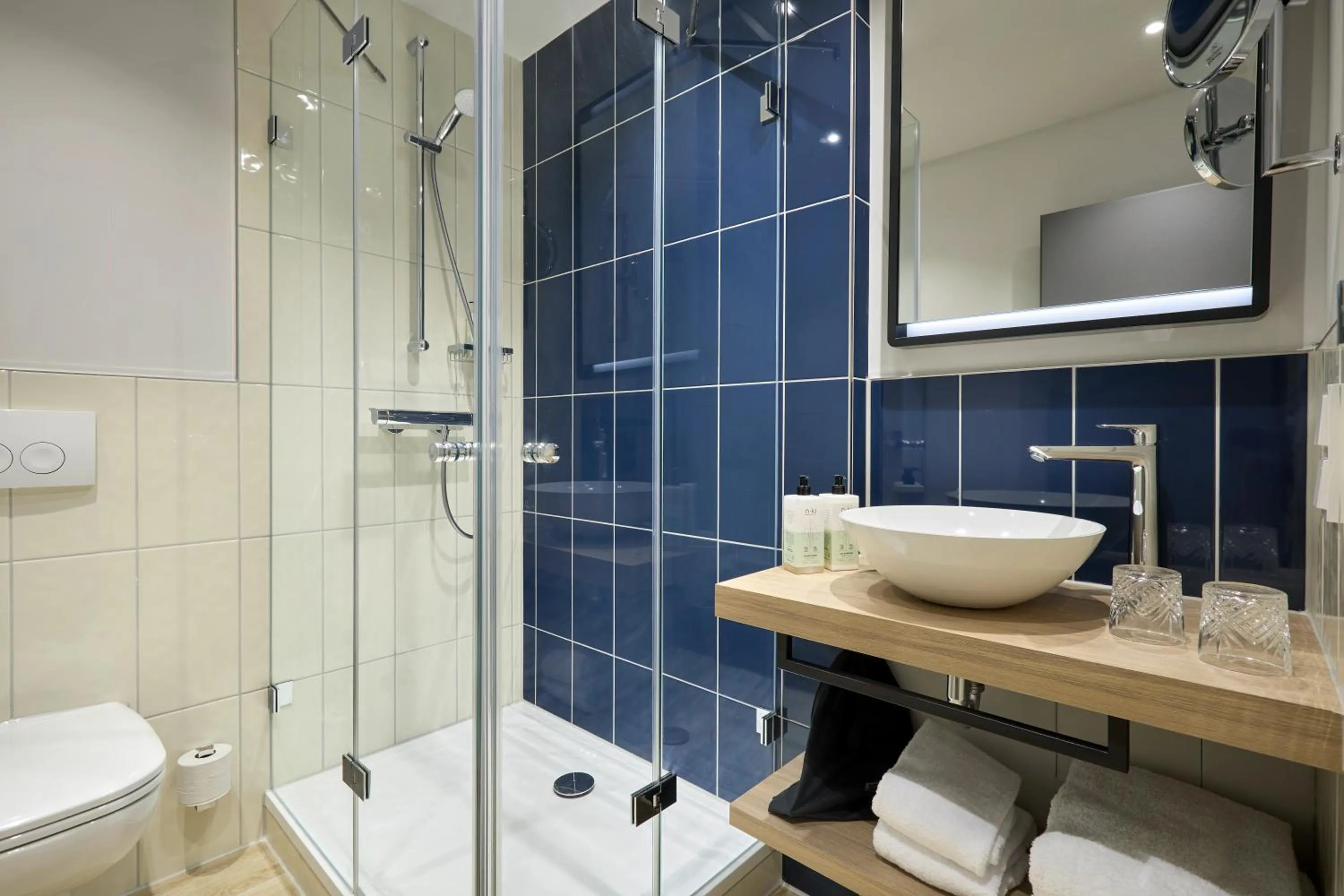 Shower in June Six Hotel Hannover City