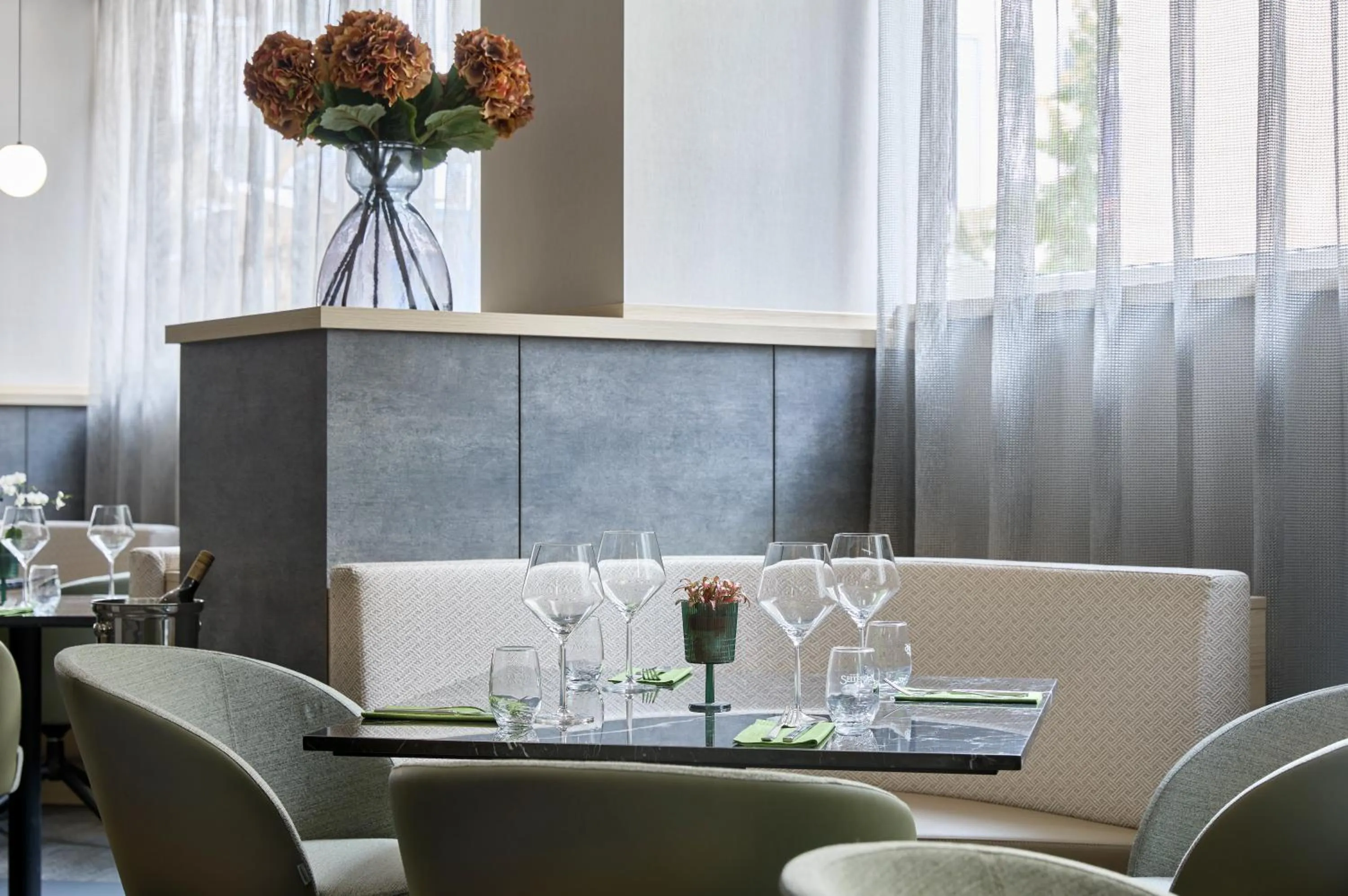 Restaurant/places to eat in June Six Hotel Hannover City