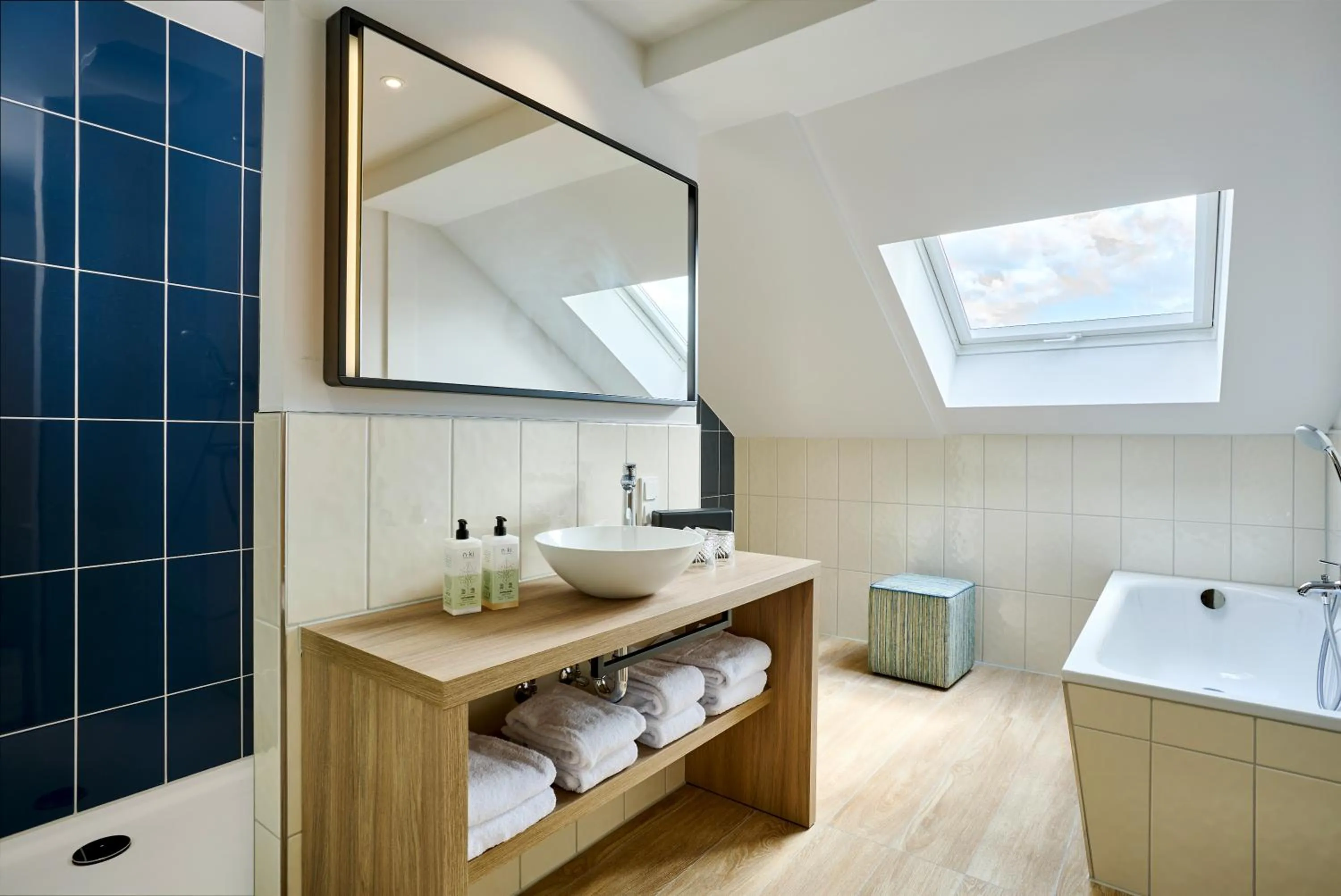 Bathroom in June Six Hotel Hannover City