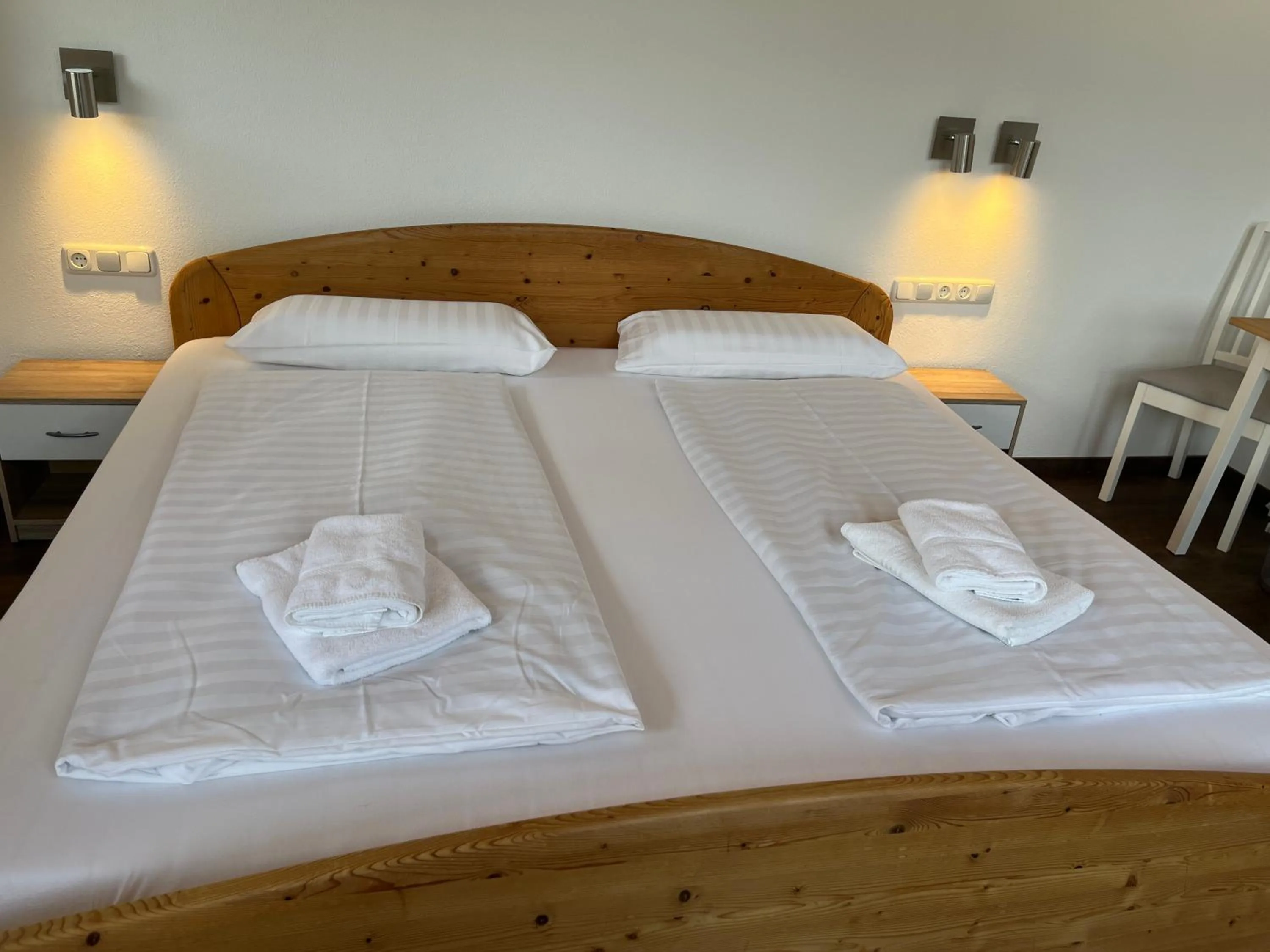 Bedroom, Bed in Gästehaus Forggensee