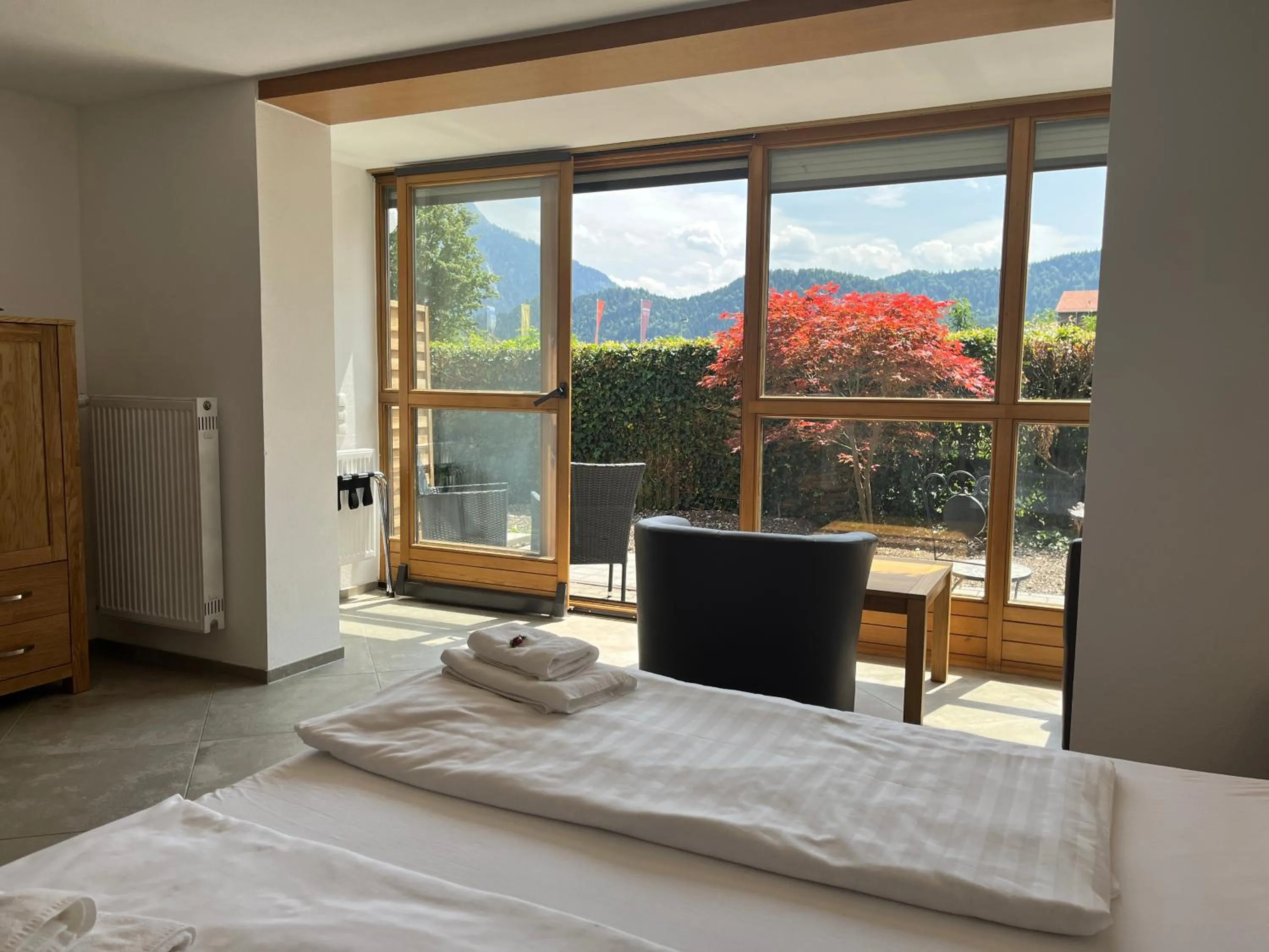 View (from property/room), Bed in Gästehaus Forggensee