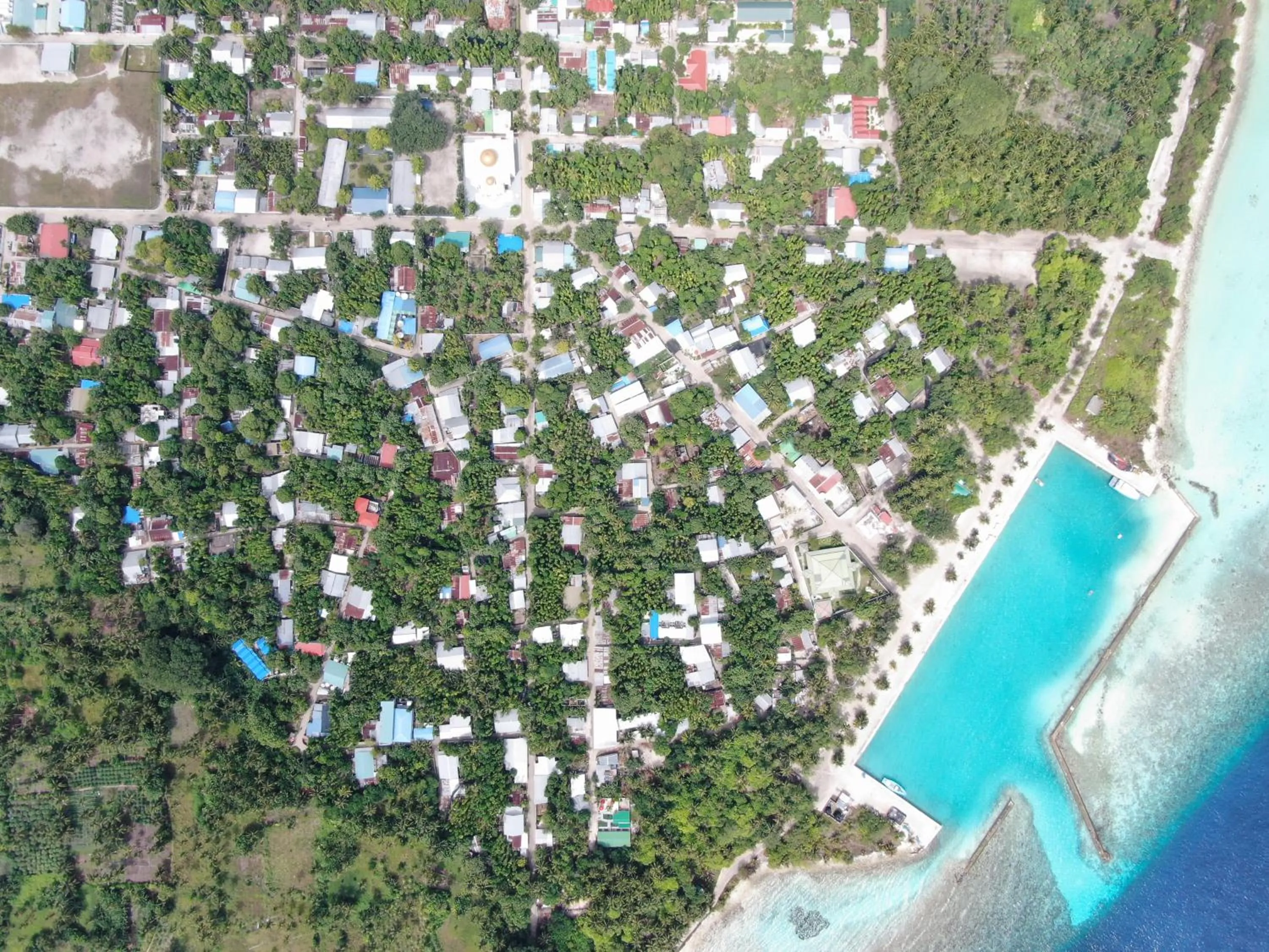 Bird's eye view in Thoddoo Island Life