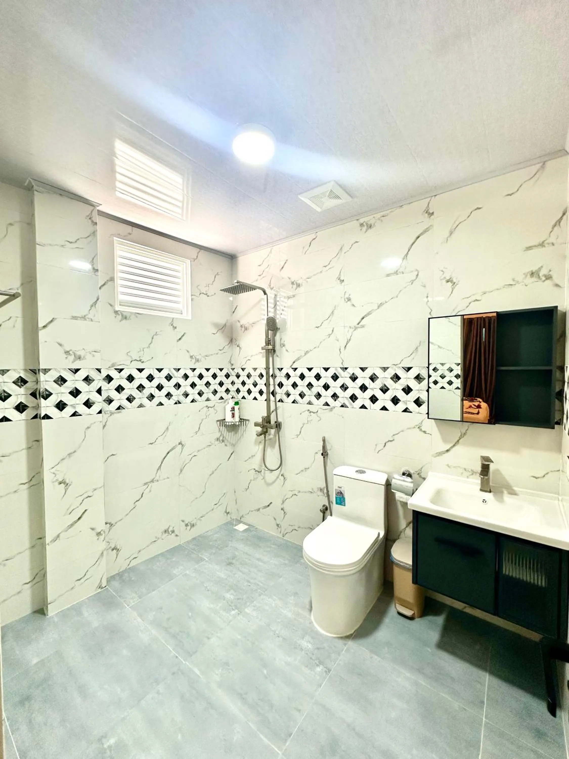 Bathroom in Thoddoo Island Life