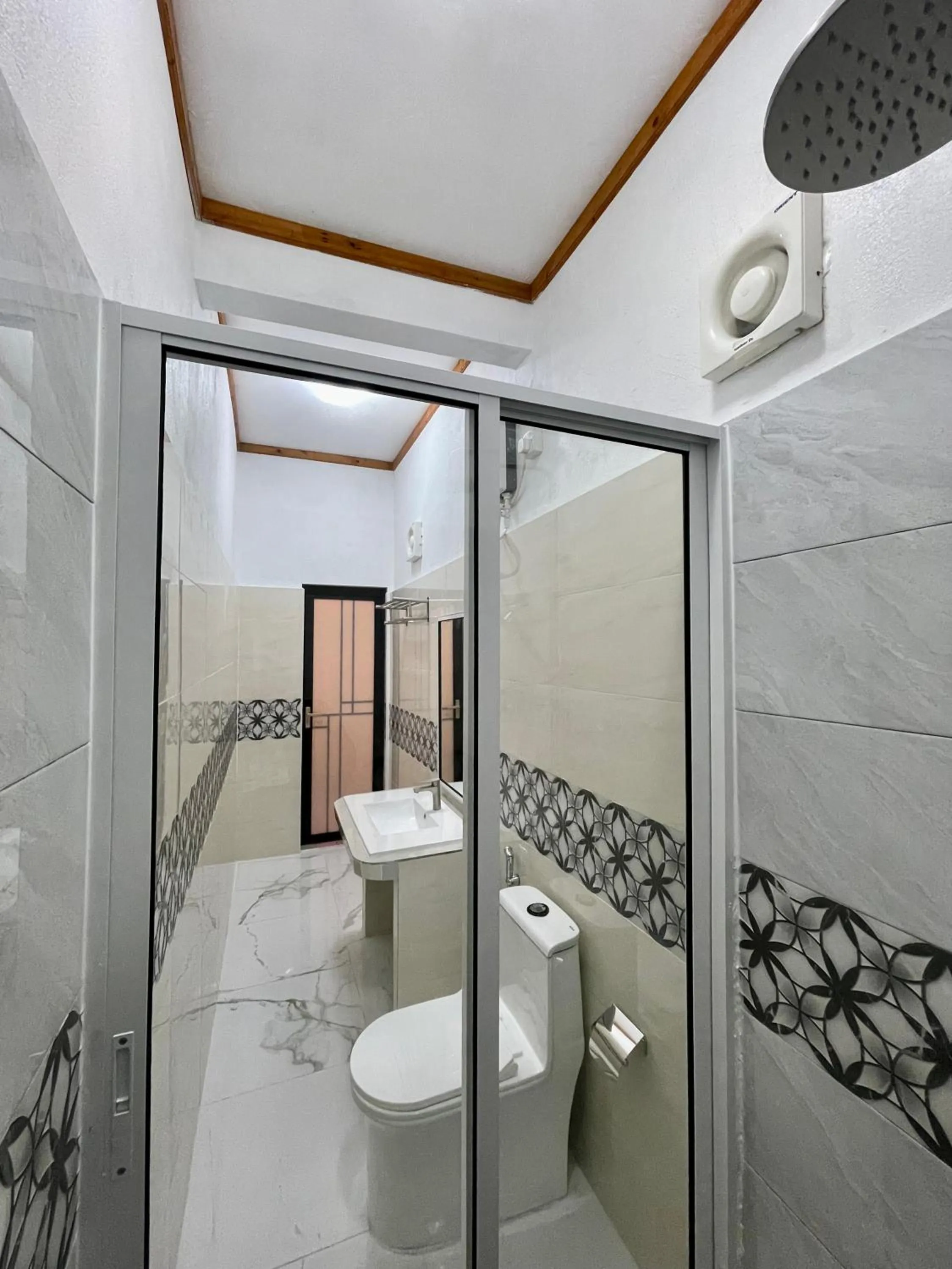 Bathroom in Thoddoo Island Life