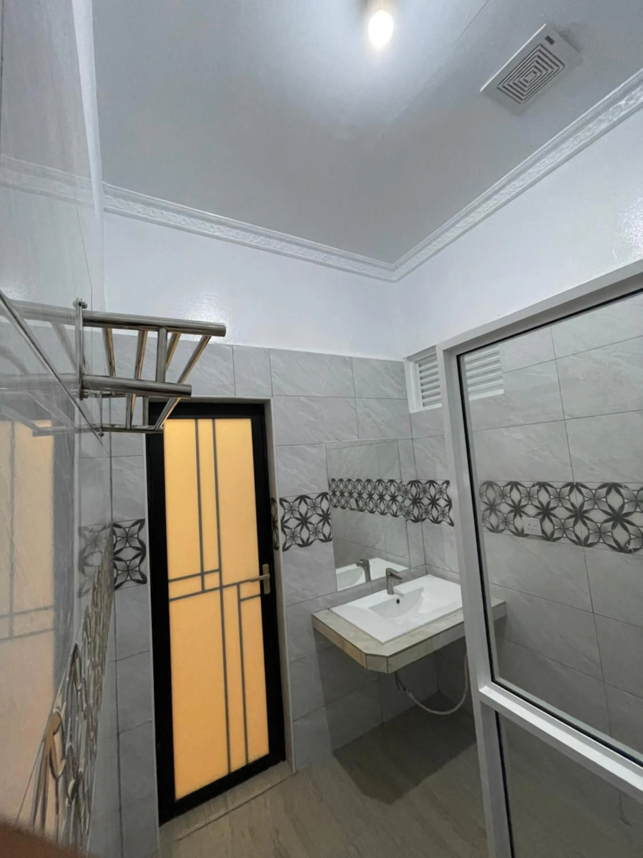 Bathroom in Thoddoo Island Life