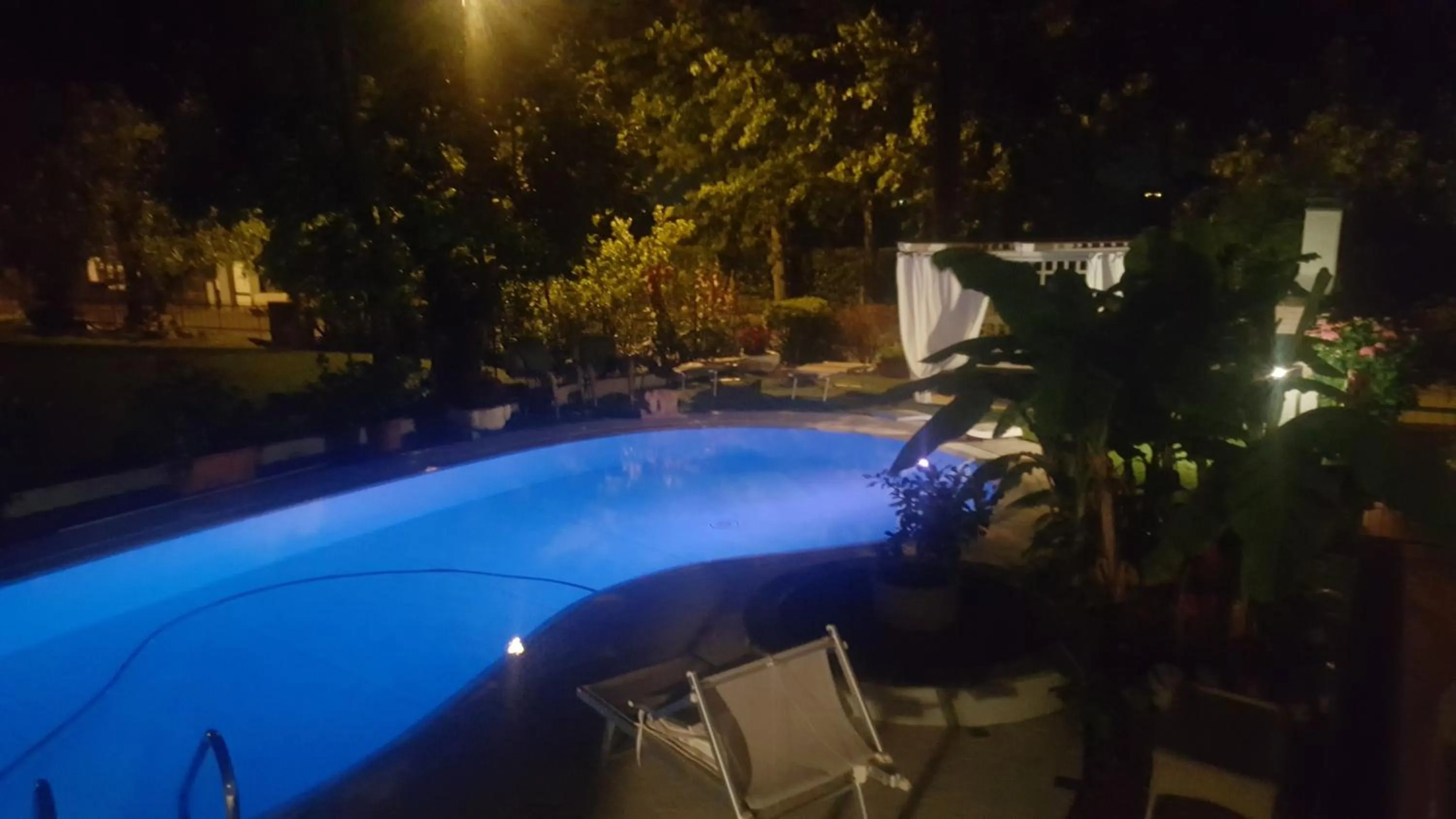 Swimming pool in B&B Casa Gaia - Sirmione