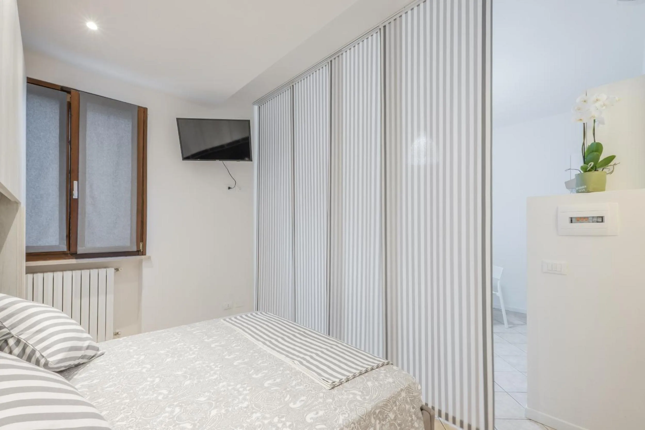 TV and multimedia, Bed in B&B Casa Gaia - Sirmione