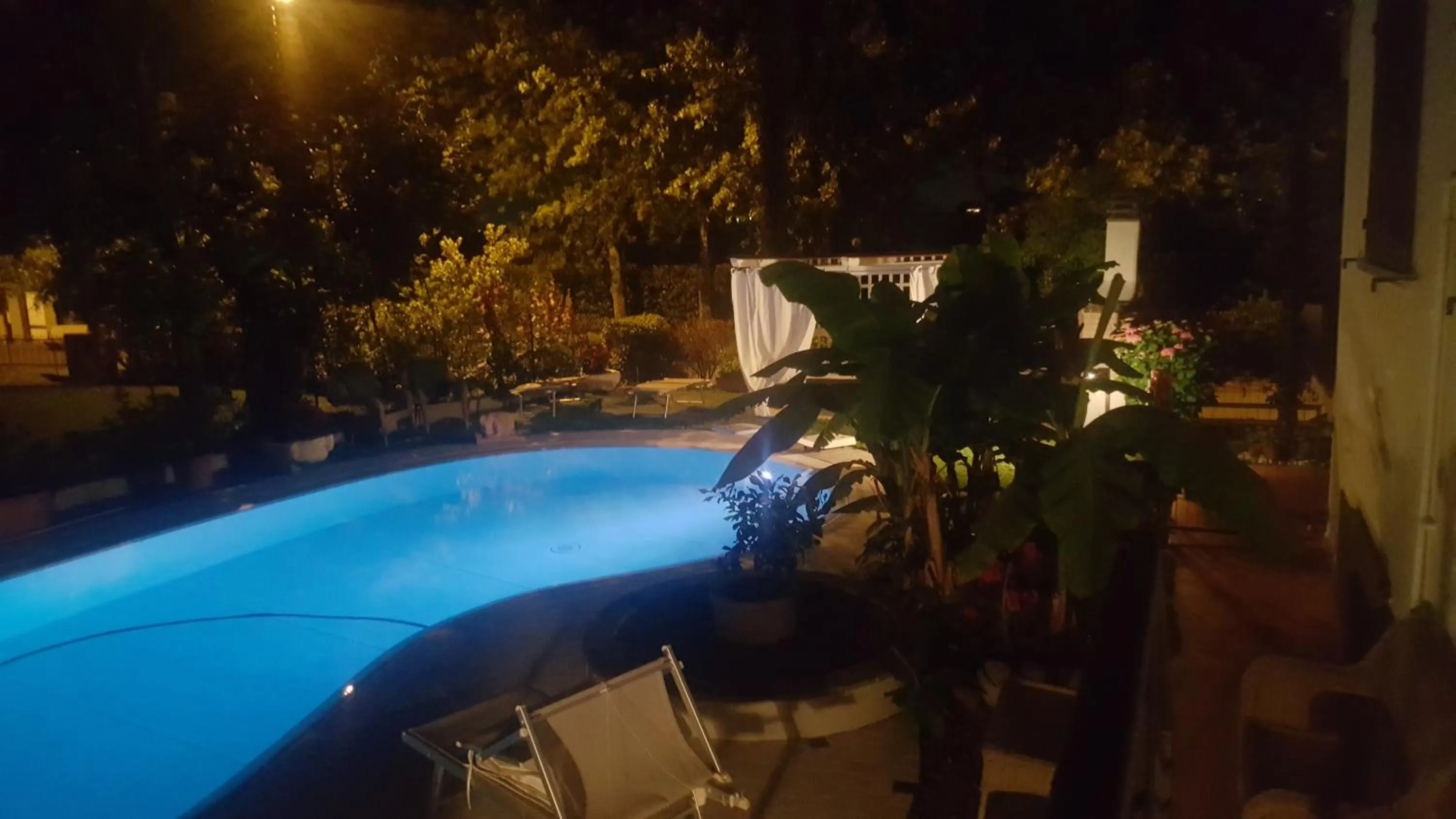 Pool view in B&B Casa Gaia - Sirmione