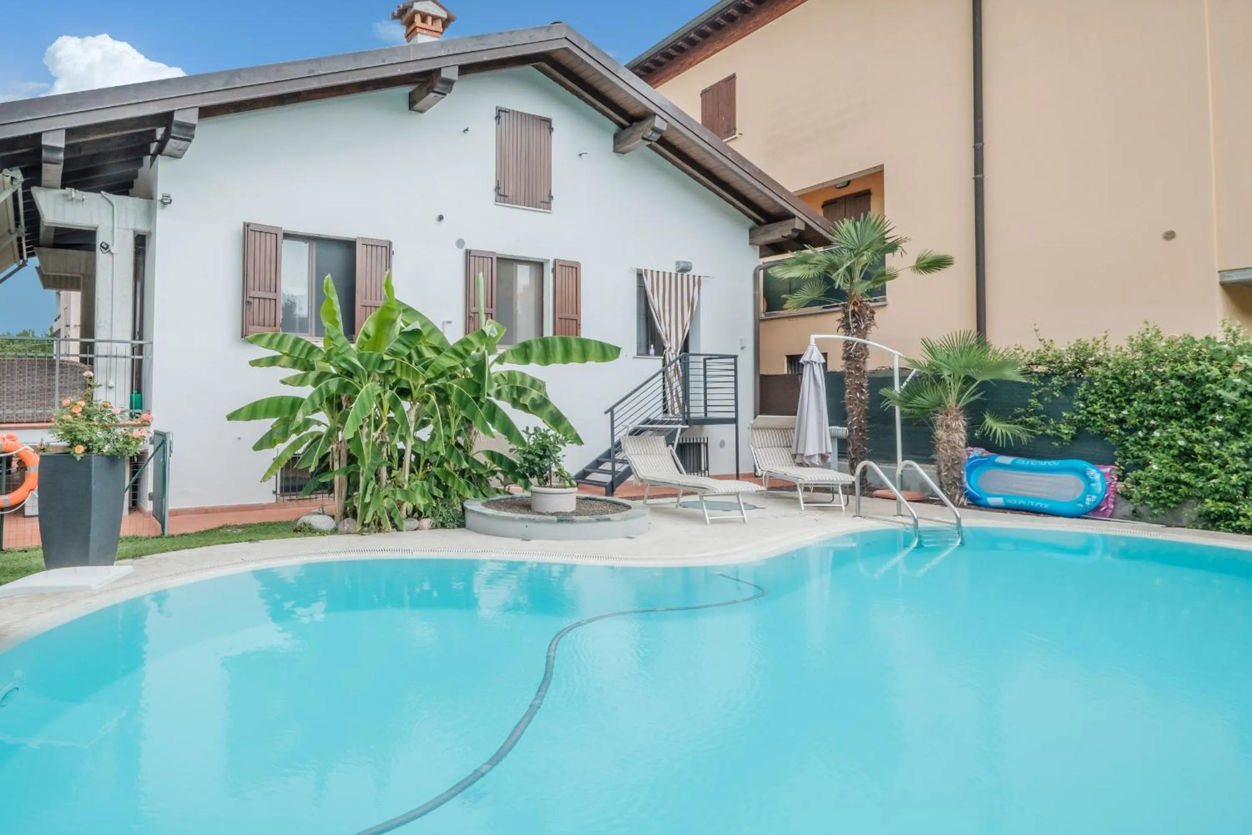 Swimming pool in B&B Casa Gaia - Sirmione