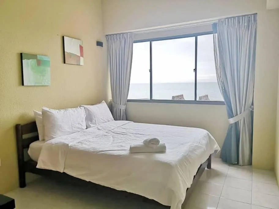 Bed in VIP Suite Seaview Resort Batu Ferringhi 1202 - 3 Rooms
