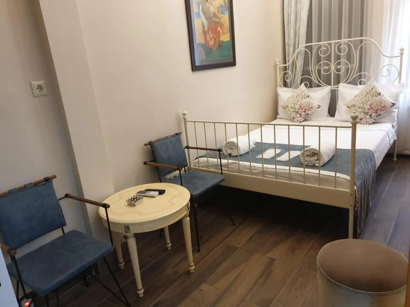 Seating area, Bed in Bosphorus Bridge