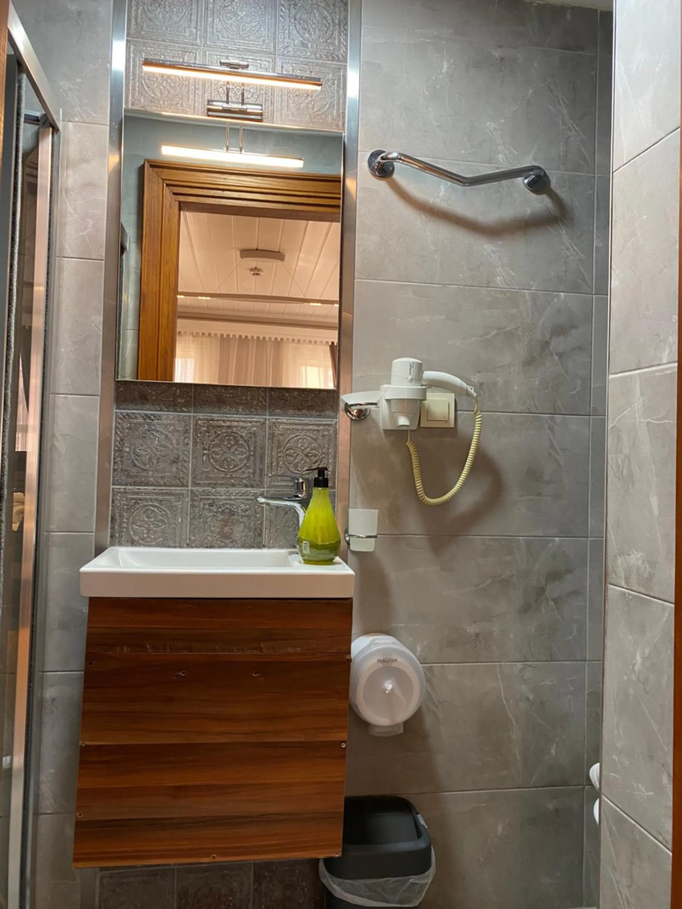 Bathroom in Bosphorus Bridge