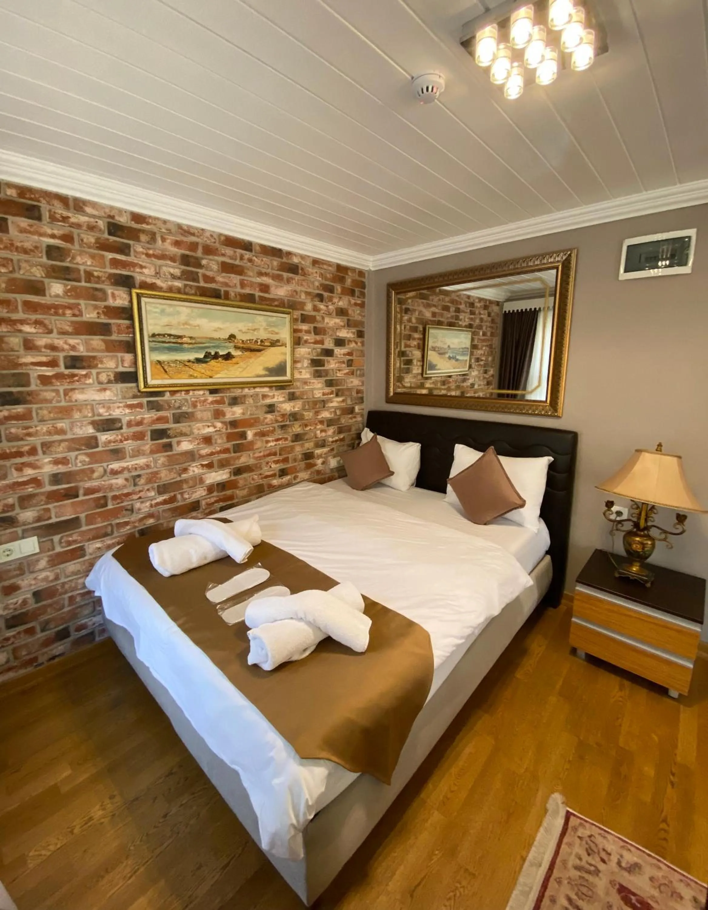 Bed in Bosphorus Bridge