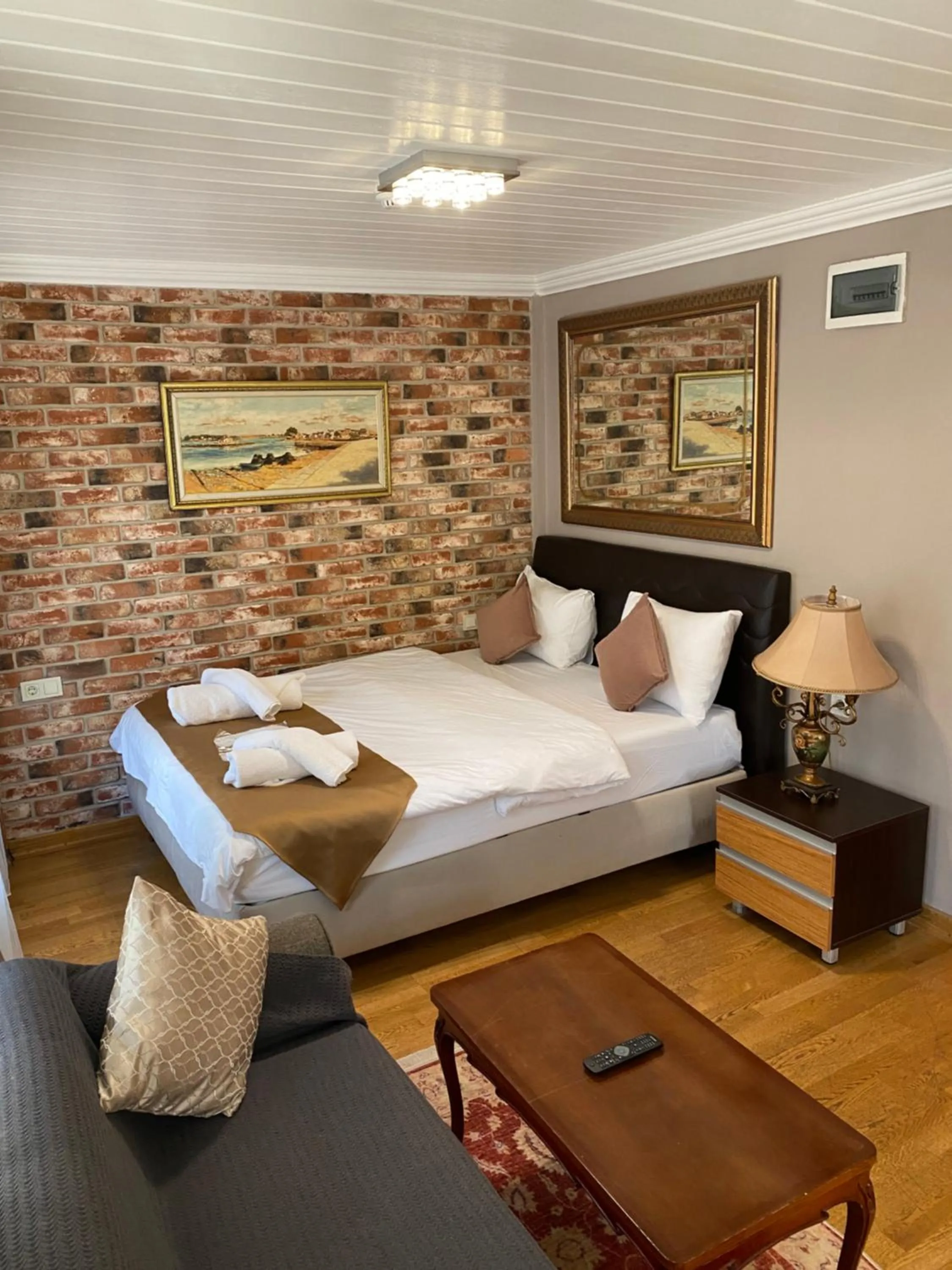 Bed in Bosphorus Bridge