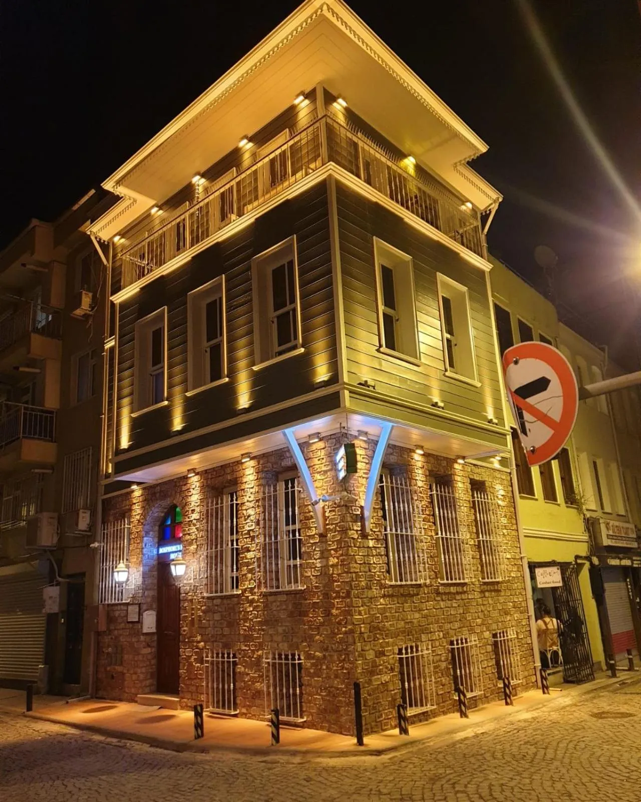 Property building in Bosphorus Bridge